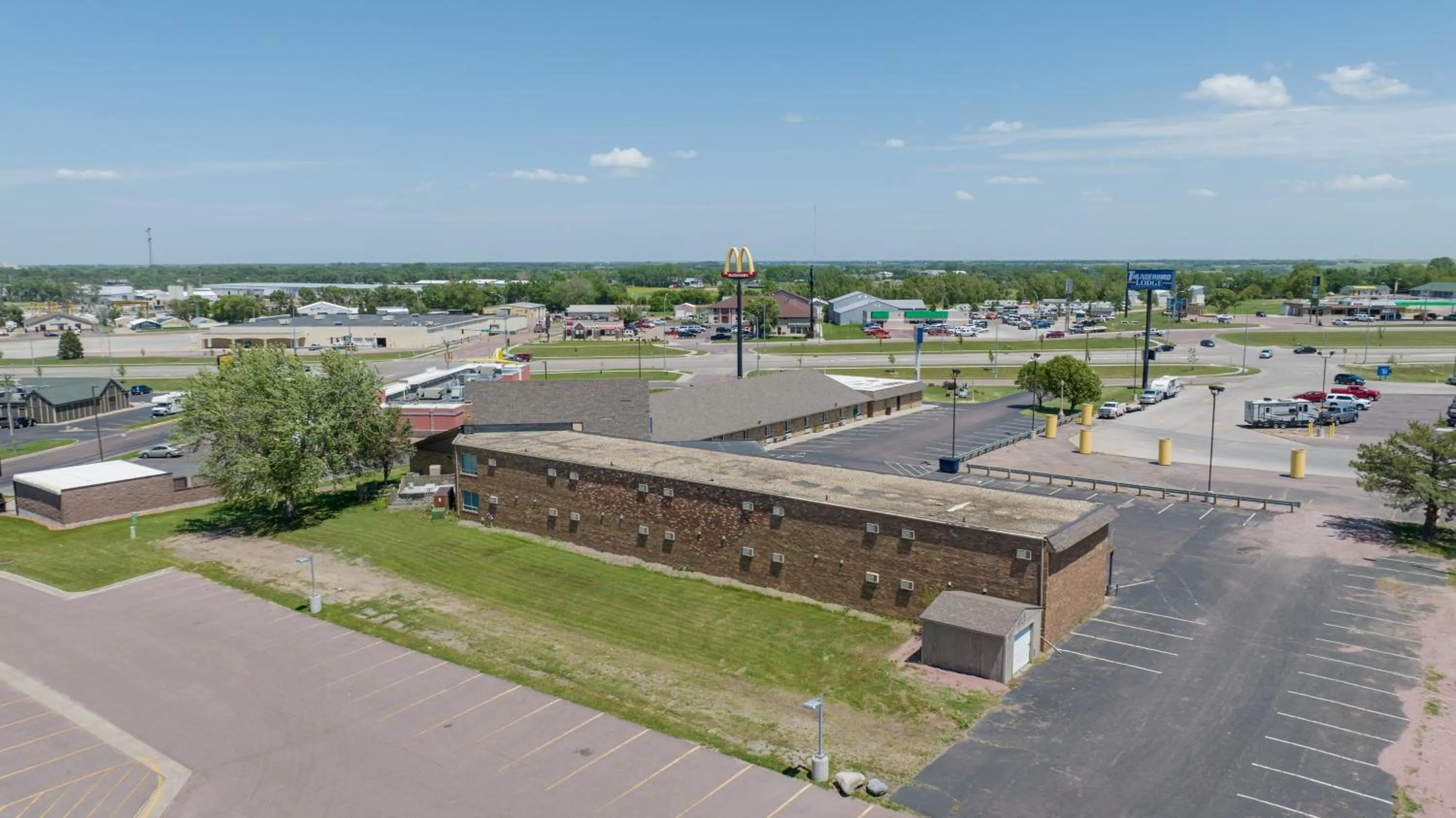 Property building in Thunderbird Lodge