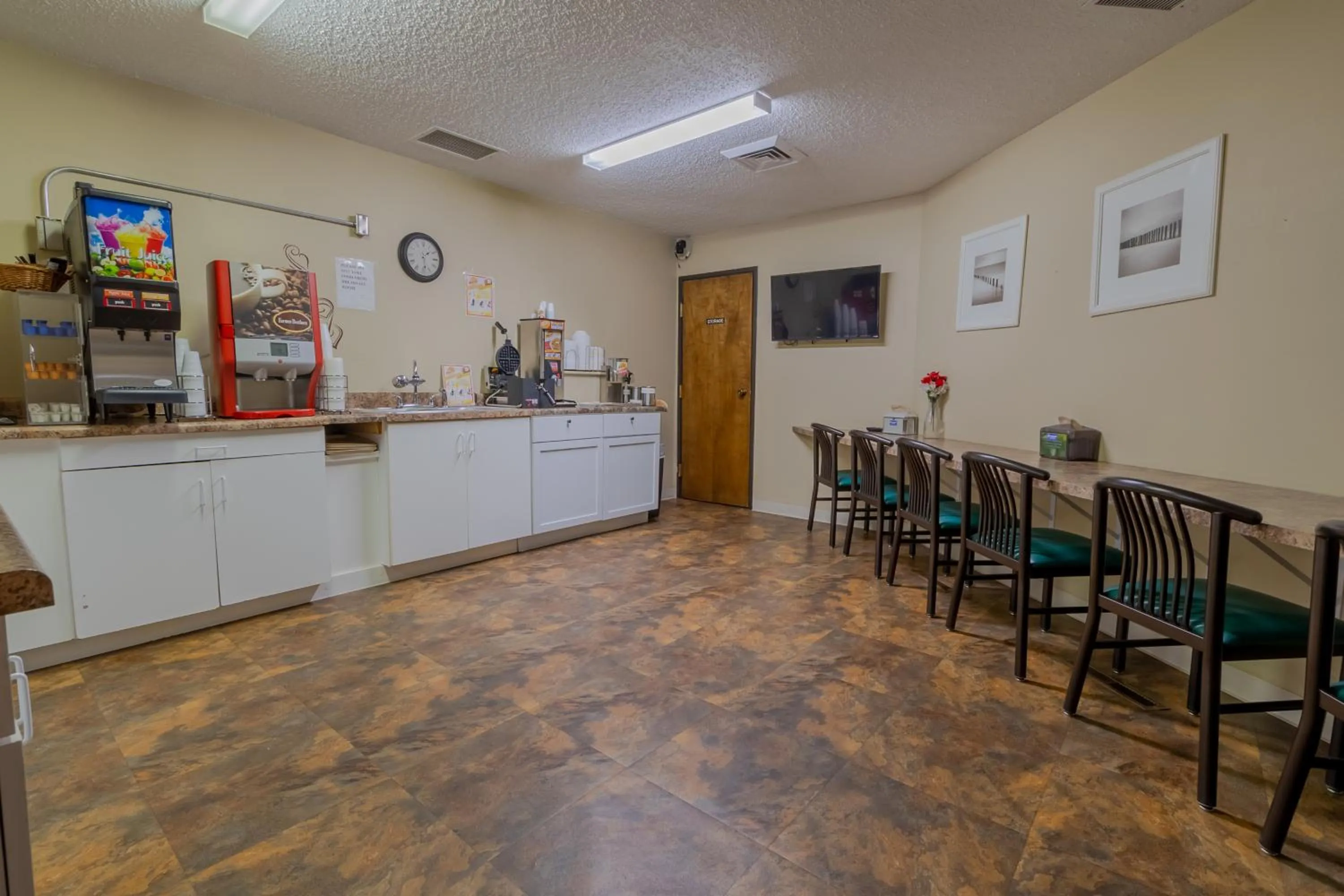 Breakfast in Thunderbird Lodge