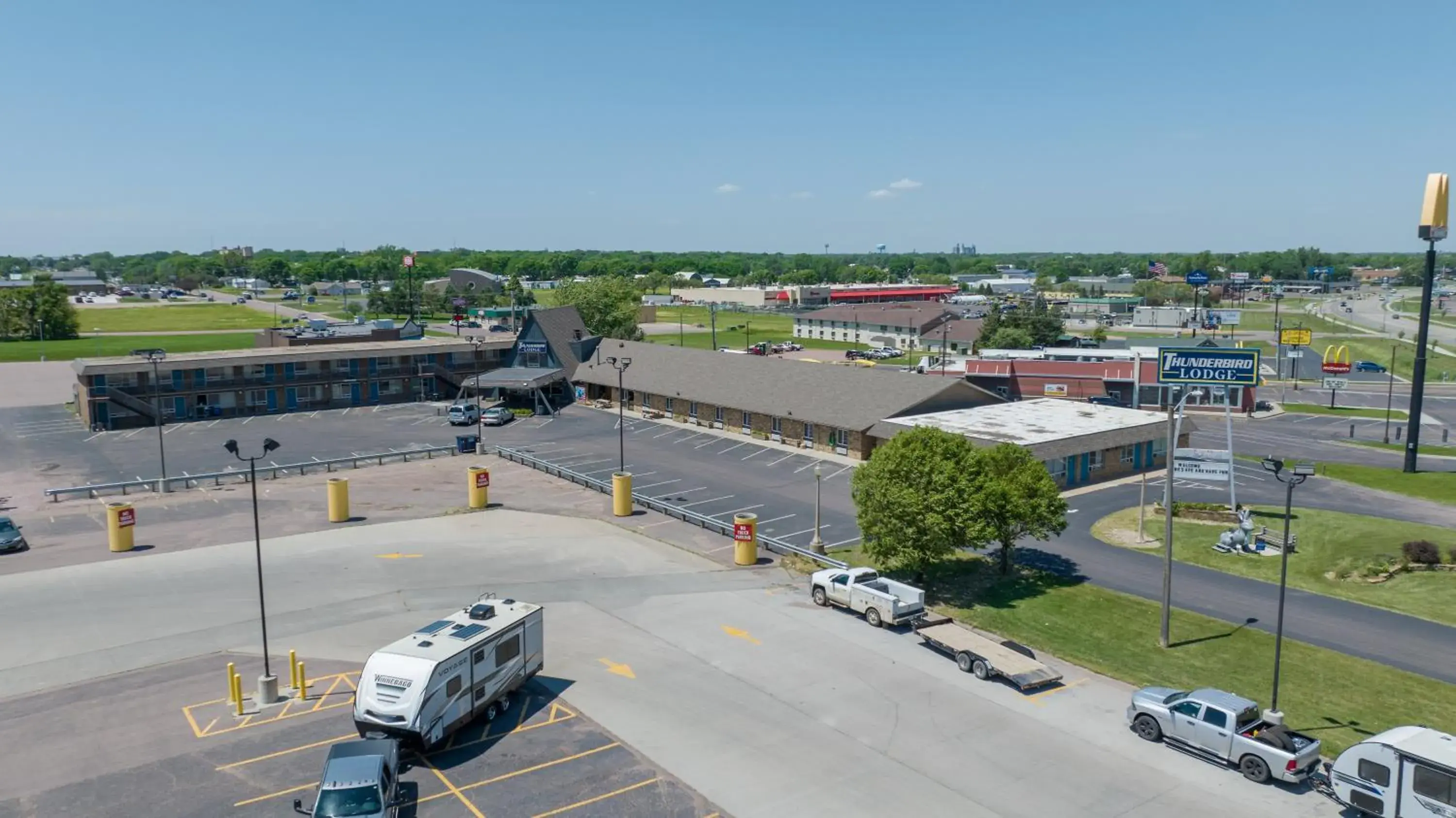 Property building in Thunderbird Lodge Property building in Thunderbird Lodge