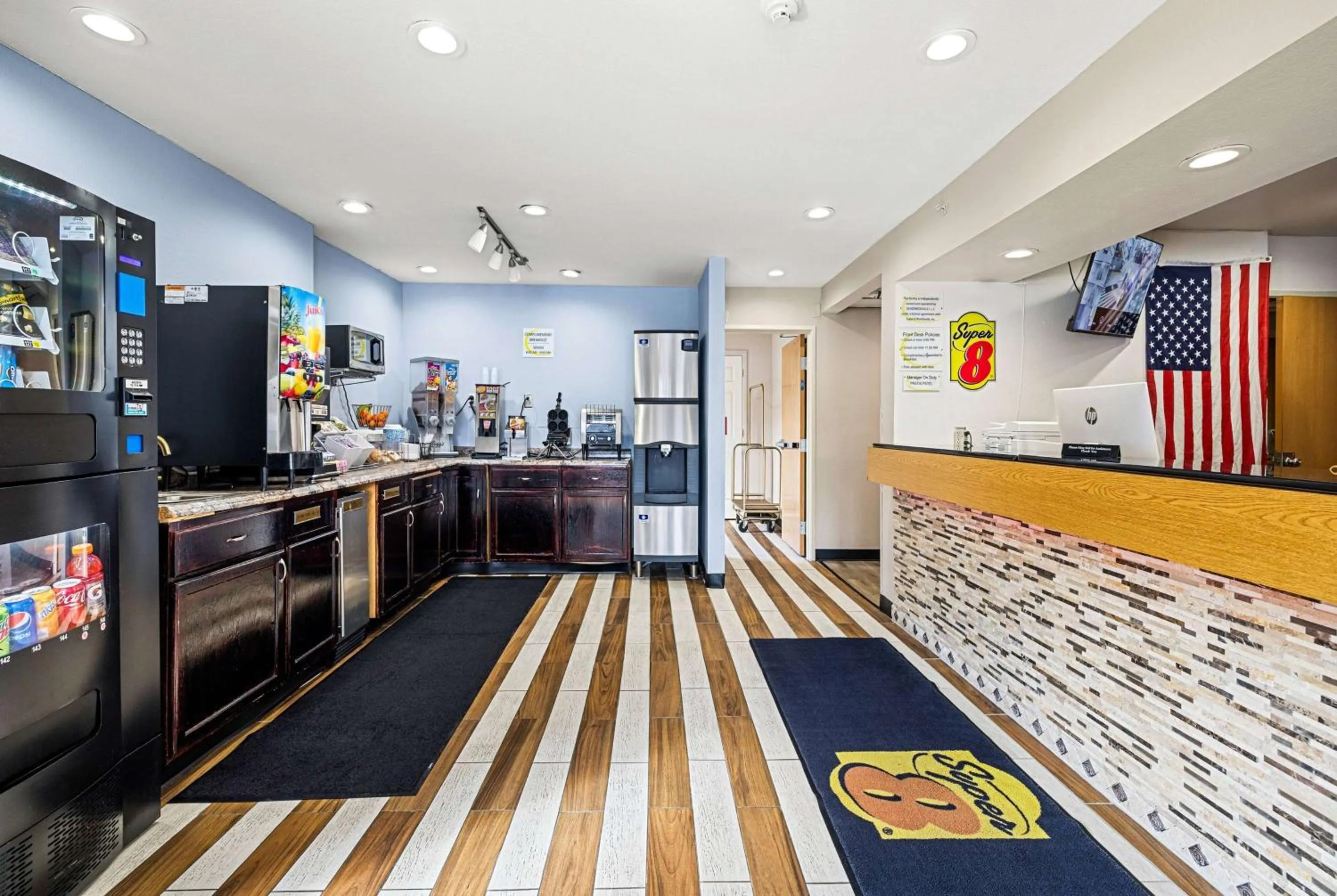 Lobby or reception in Super 8 by Wyndham Pittsburgh/Monroeville