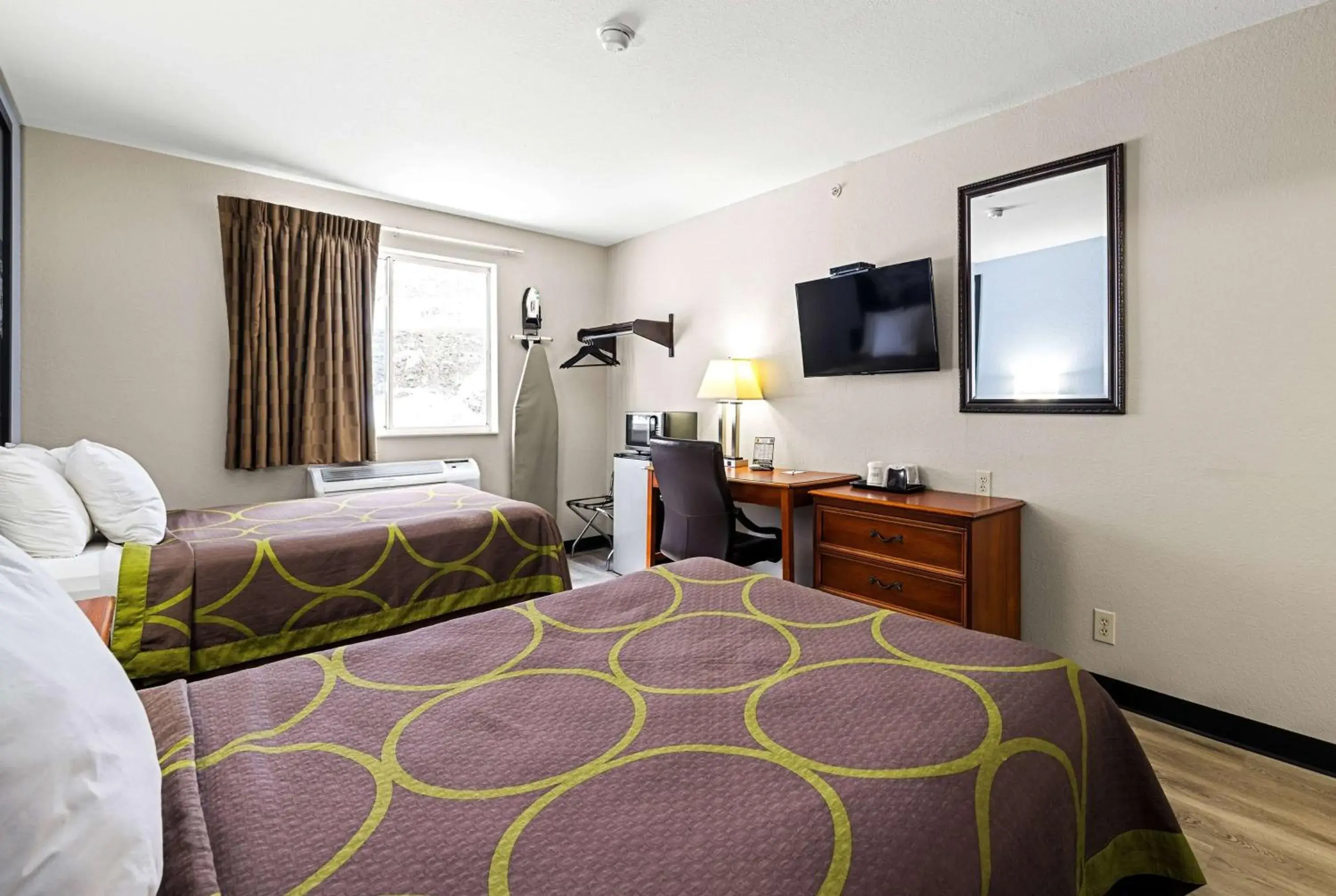 Photo of the whole room, Bed in Super 8 by Wyndham Pittsburgh/Monroeville Photo of the whole room, Bed in Super 8 by Wyndham Pittsburgh/Monroeville