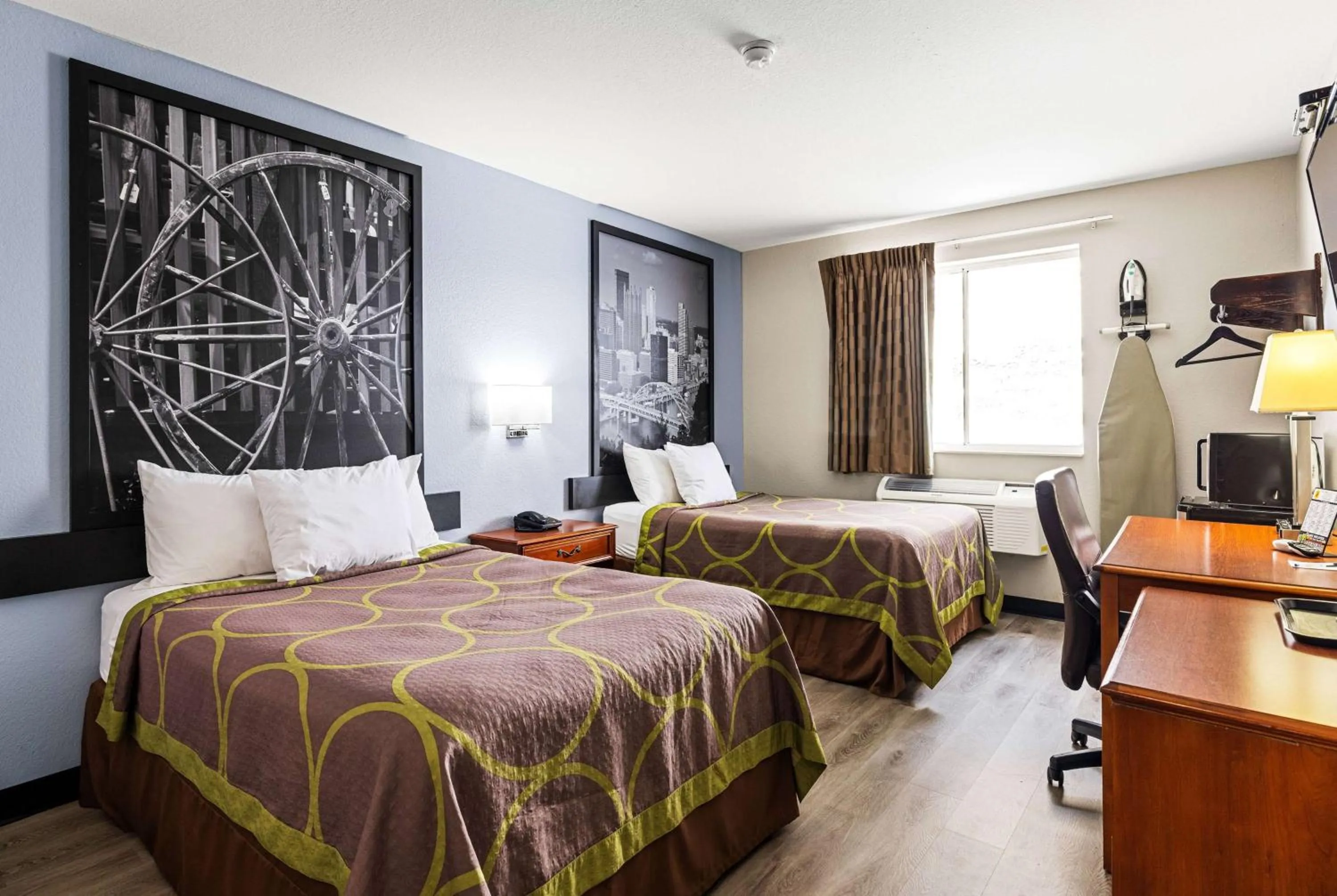 Photo of the whole room, Bed in Super 8 by Wyndham Pittsburgh/Monroeville