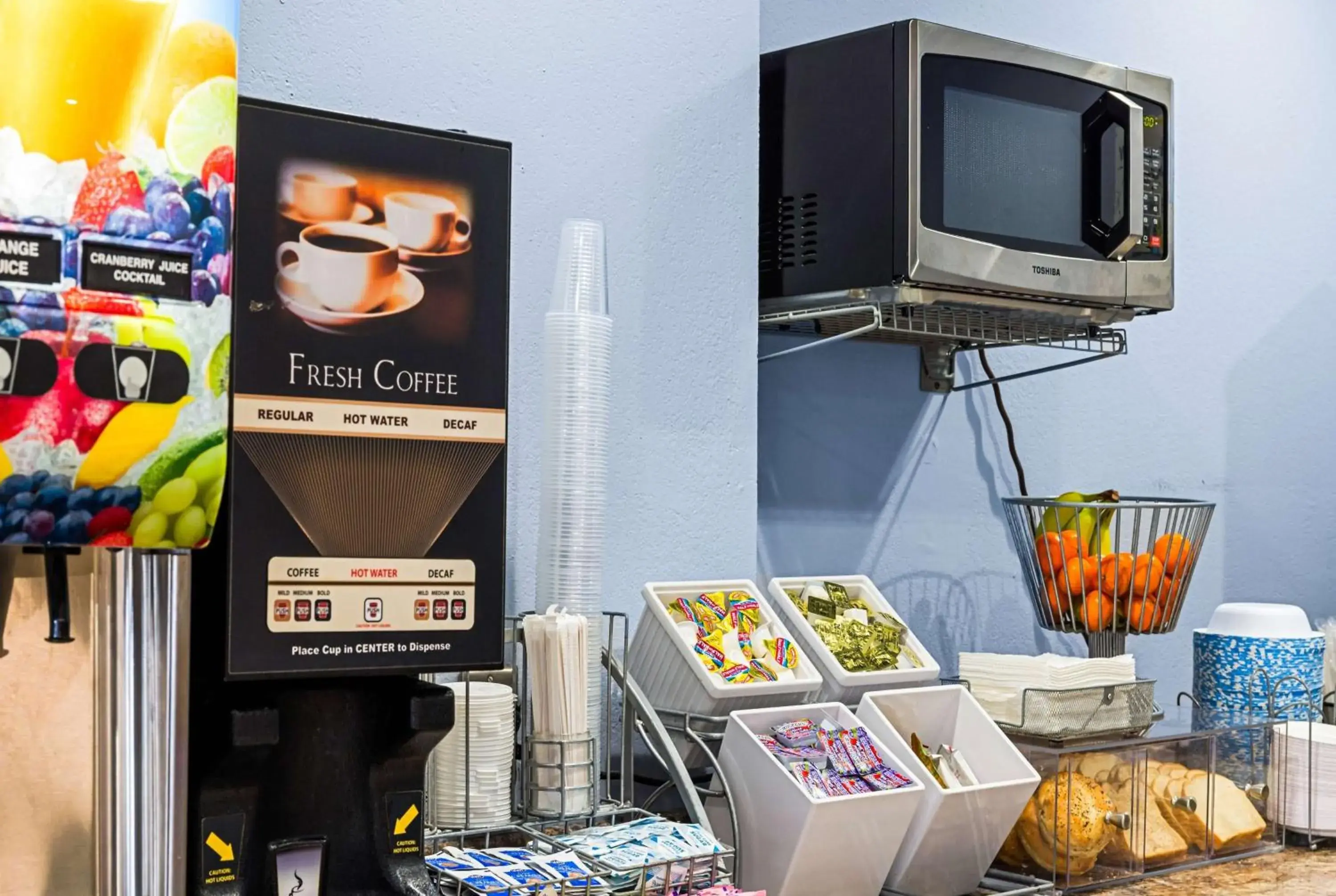 Property building in Super 8 by Wyndham Pittsburgh/Monroeville Property building in Super 8 by Wyndham Pittsburgh/Monroeville