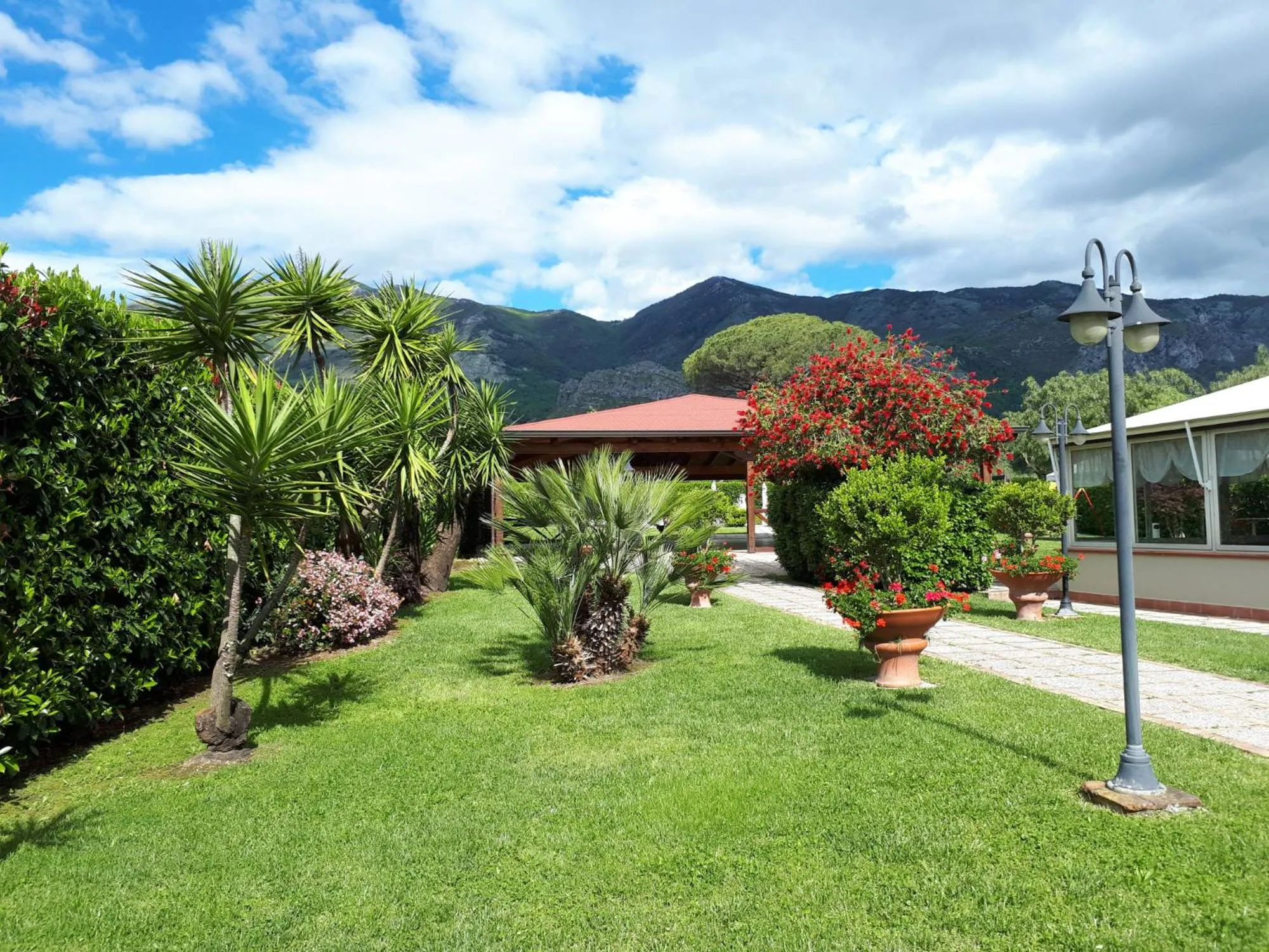 Saturnia Garden