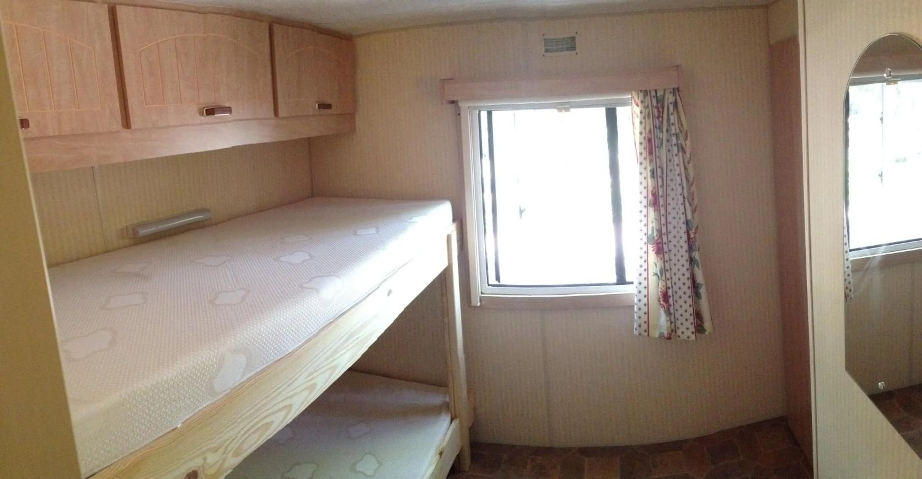 bunk bed, Bed in Mountain View Mobile Home in Roquebrune-sur-Argens, France