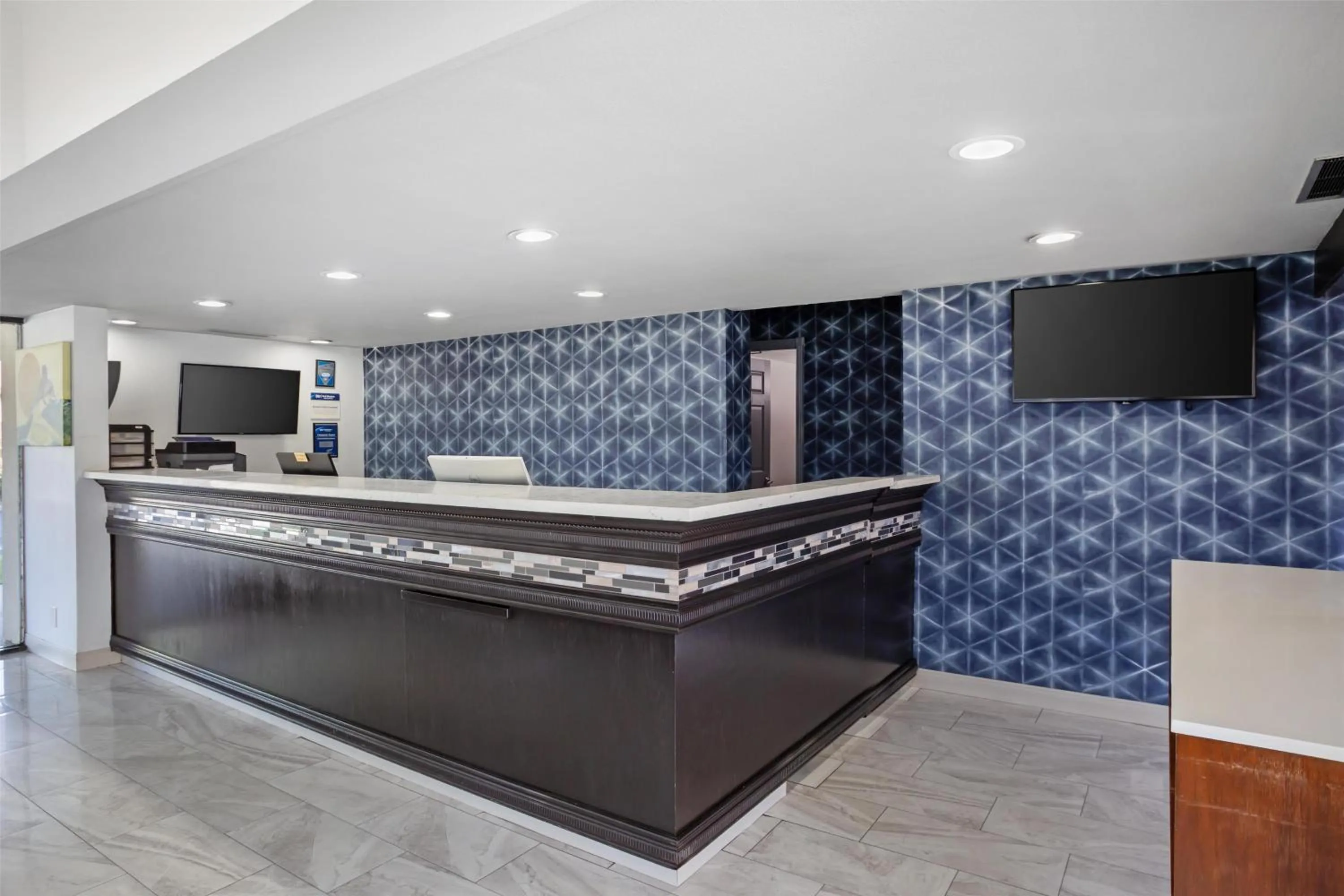 TV and multimedia in Best Western Big Country Inn