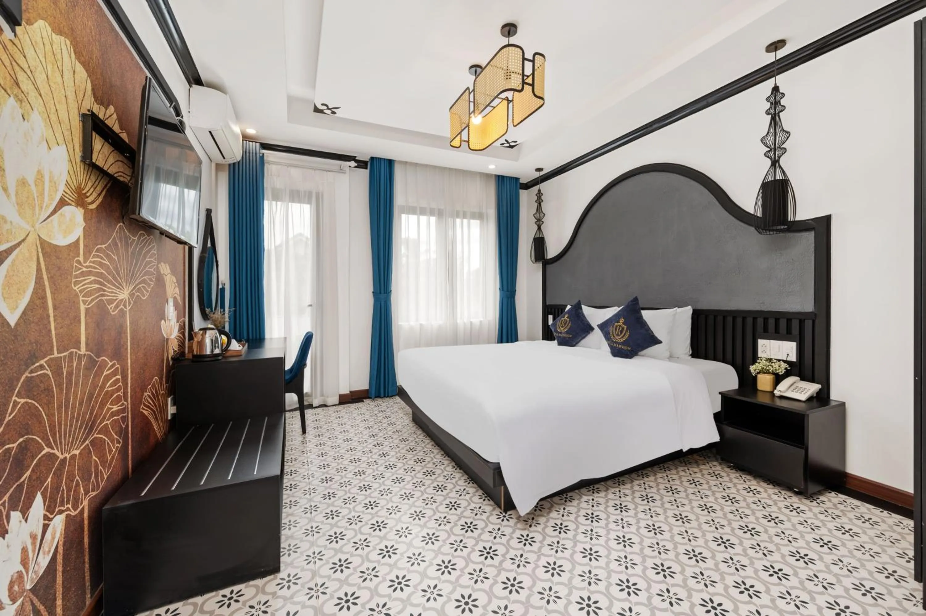 Bed in Royal Mansion Boutique Hoi An