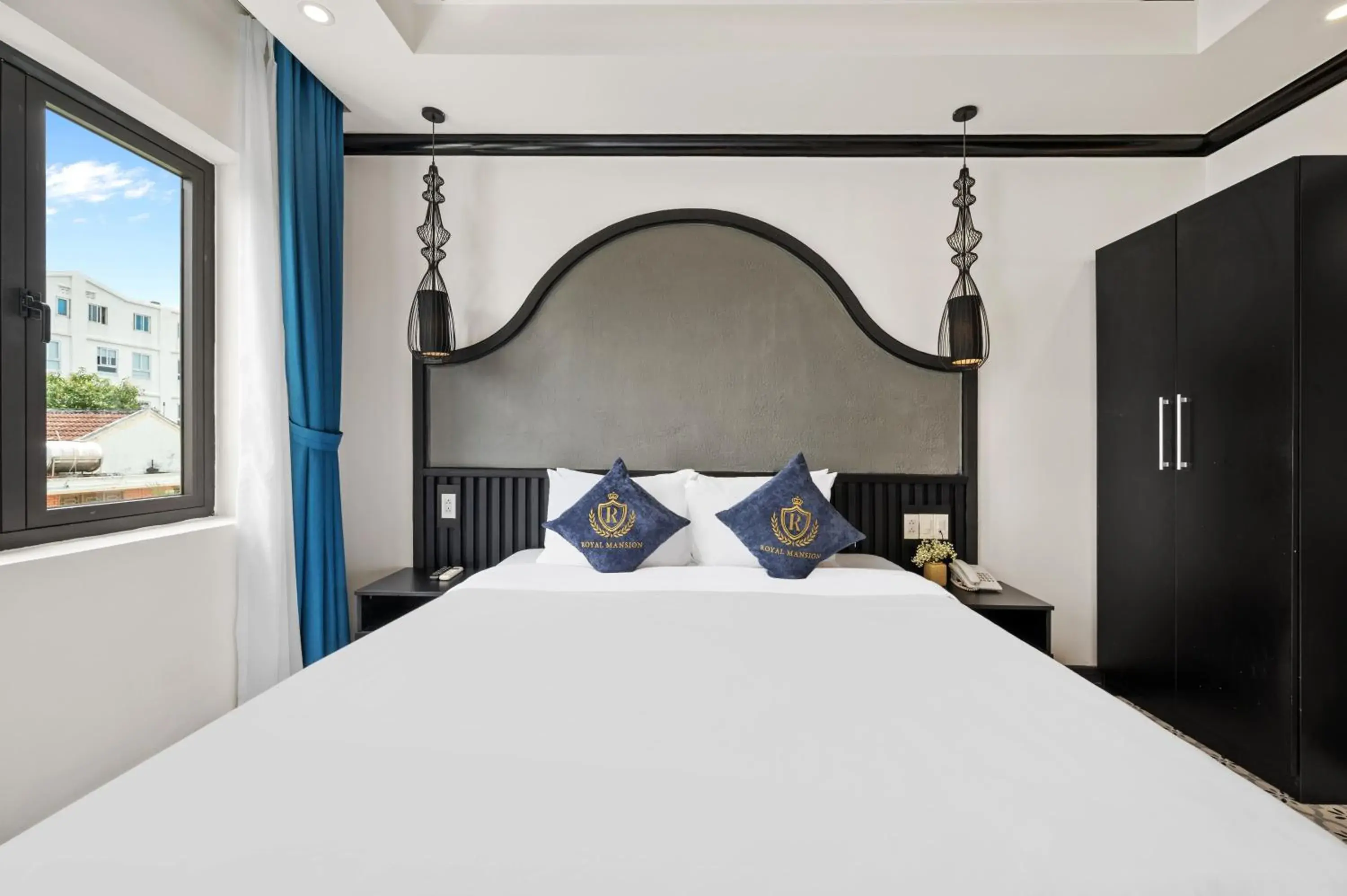 Junior Suite with Balcony in Royal Mansion Boutique Hoi An Junior Suite with Balcony in Royal Mansion Boutique Hoi An