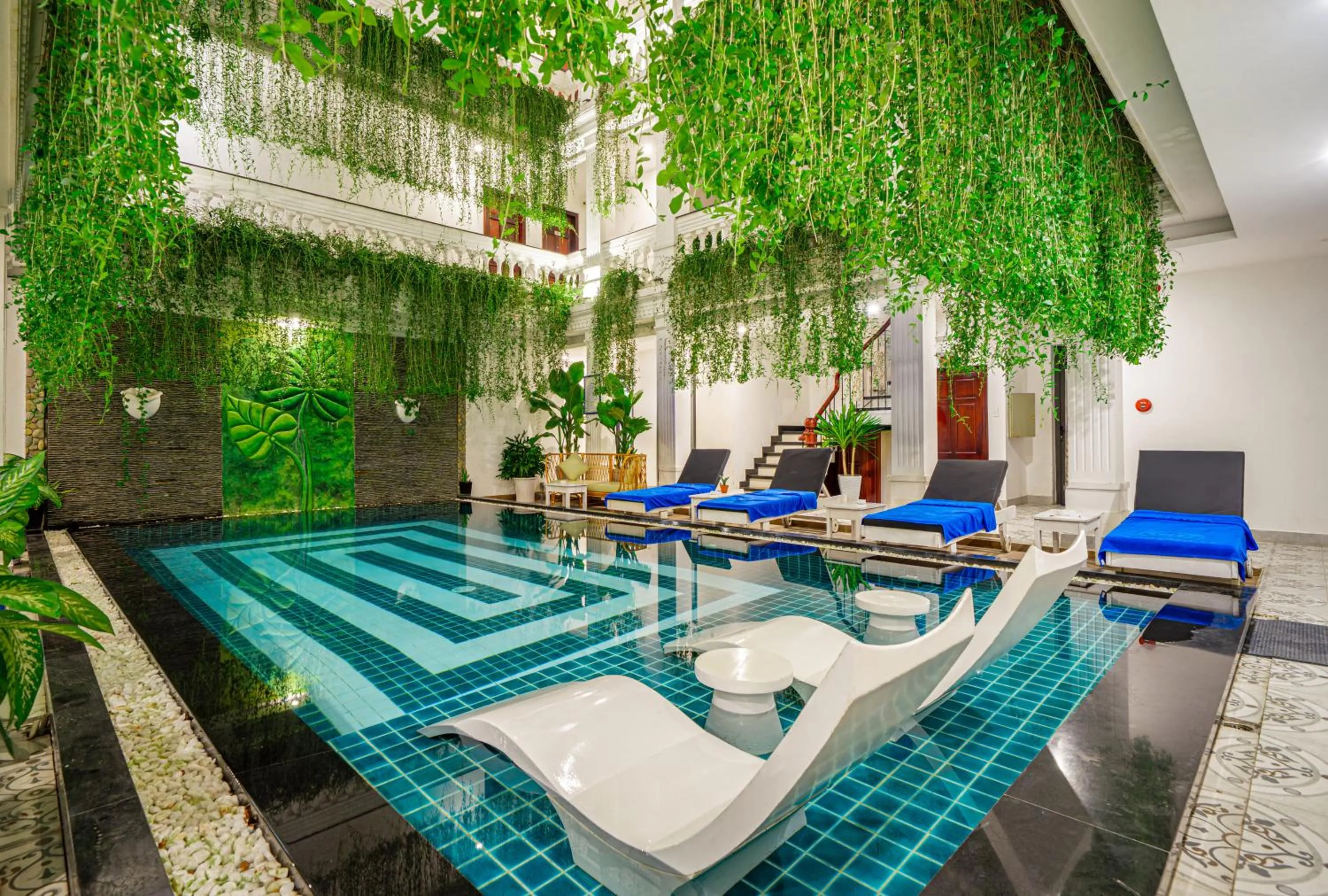 Swimming pool in Royal Mansion Boutique Hoi An