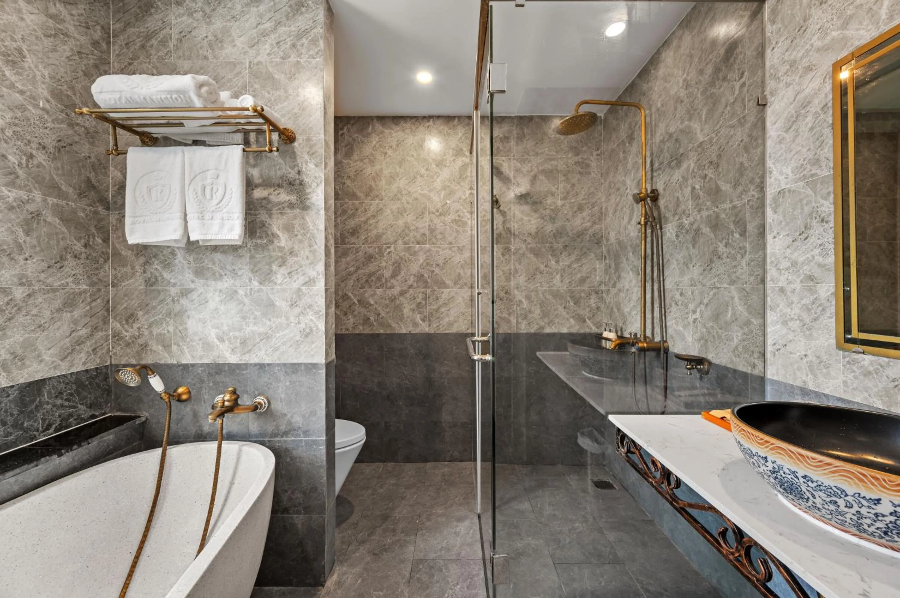 Shower in Royal Mansion Boutique Hoi An