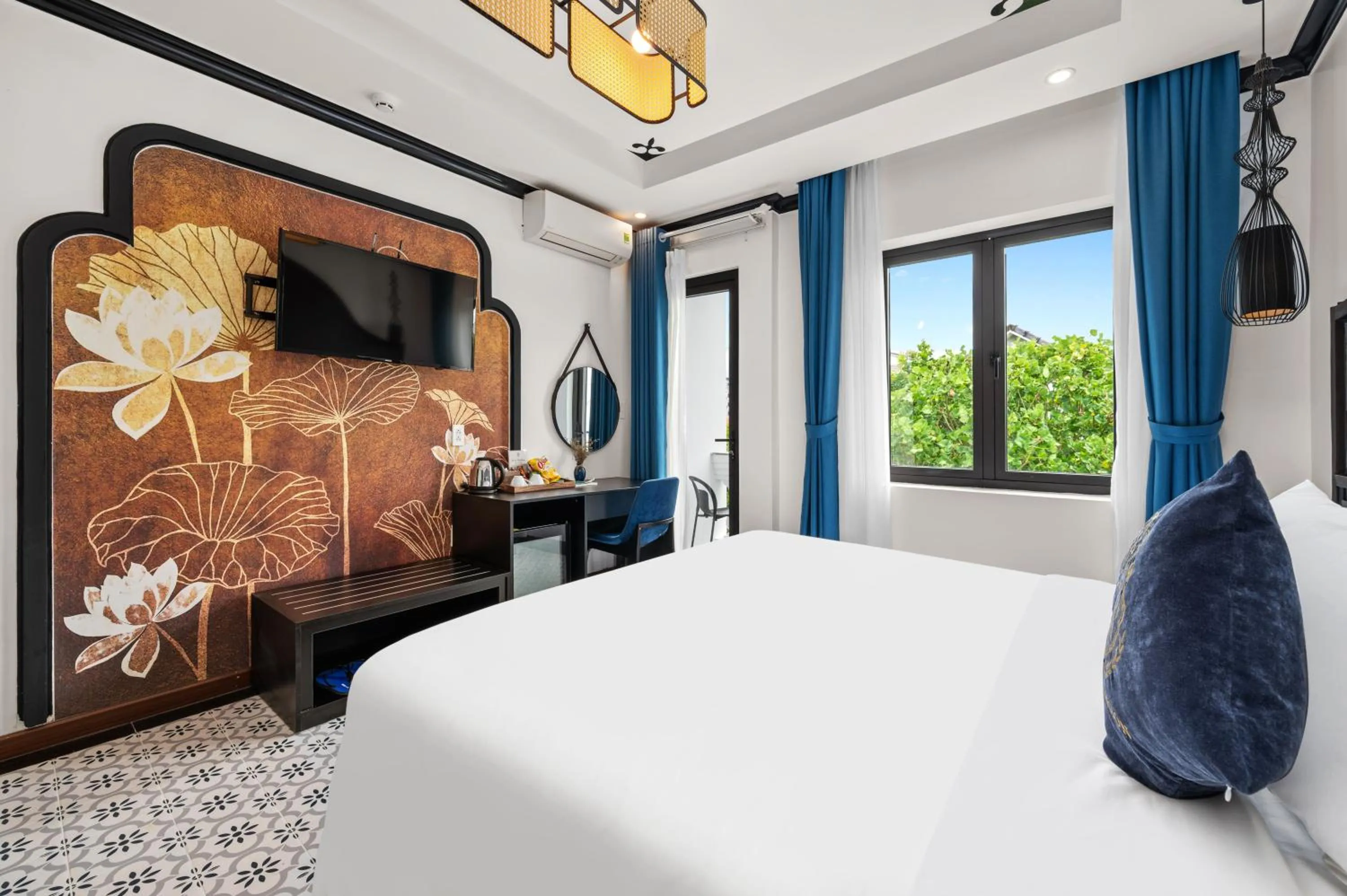 Bed in Royal Mansion Boutique Hoi An