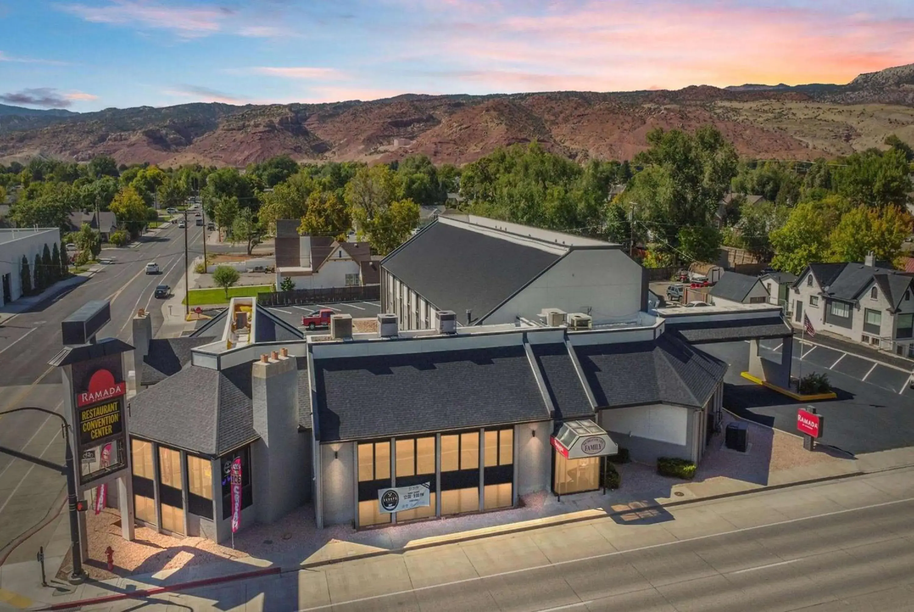 Property building in Ramada by Wyndham Richfield UT I-70 Property building in Ramada by Wyndham Richfield UT I-70