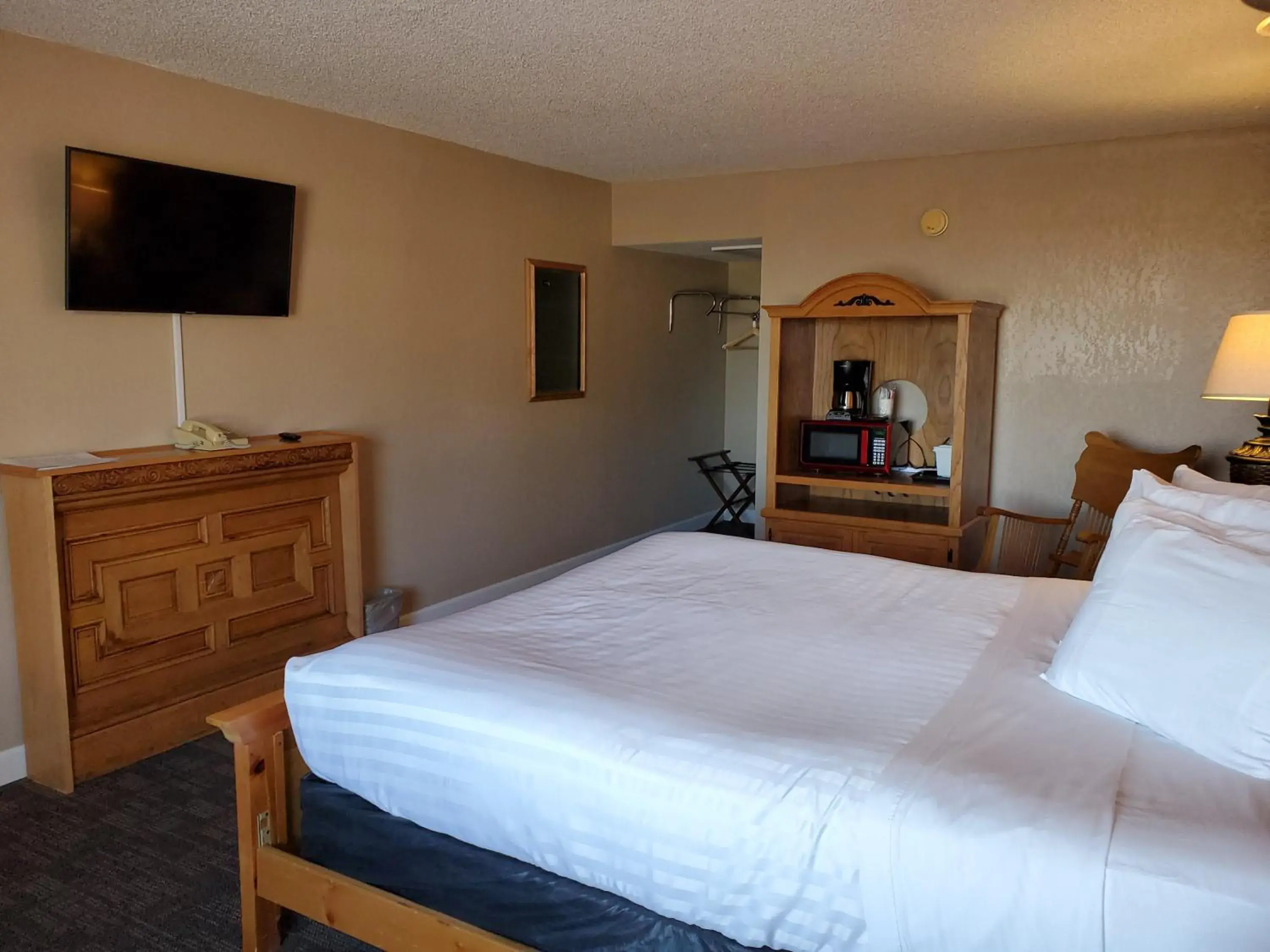 Deluxe King Room in Kansas Country Inn Deluxe King Room in Kansas Country Inn