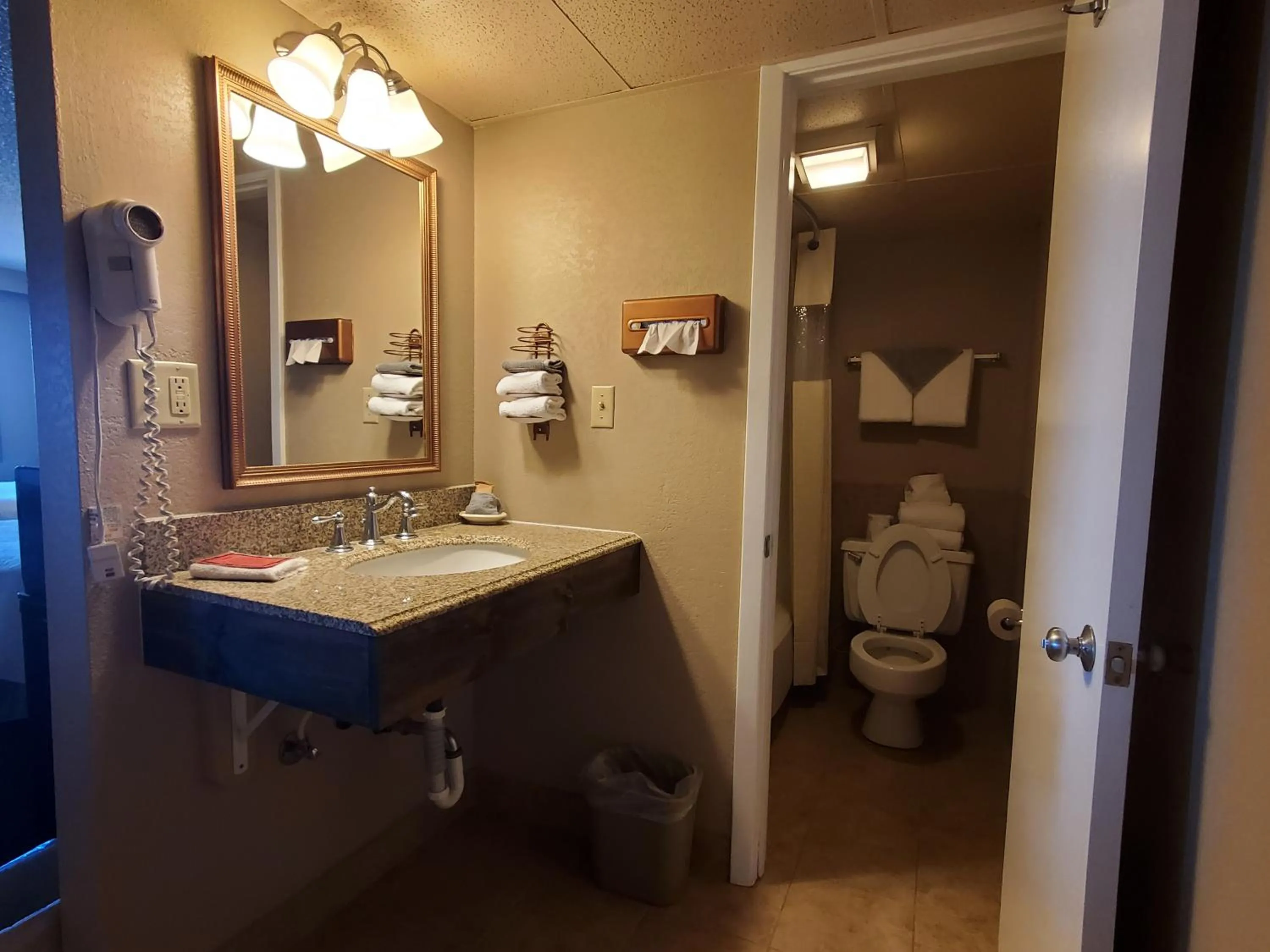 Bathroom in Kansas Country Inn