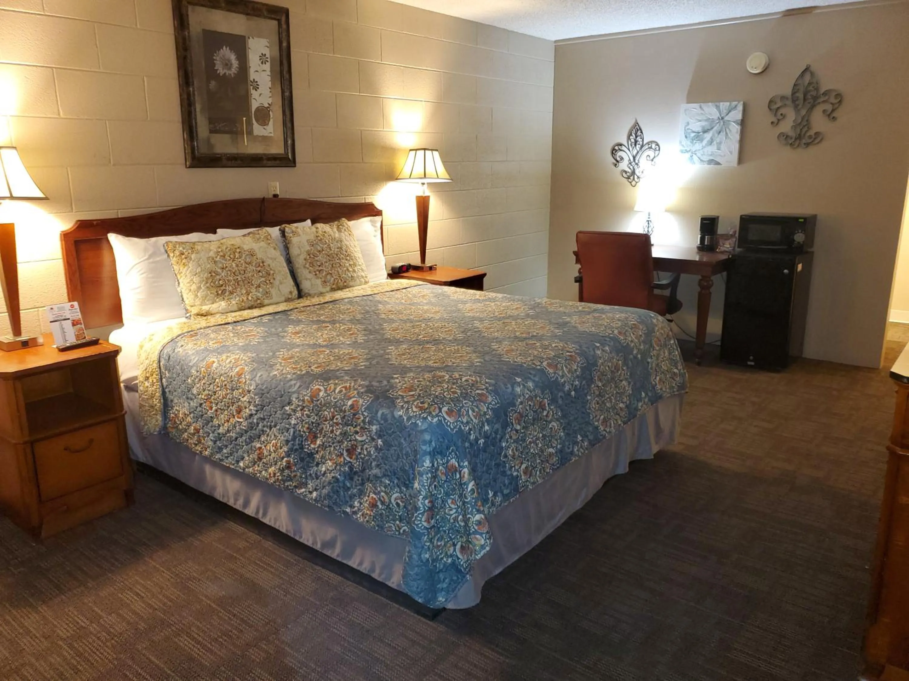 Bed in Kansas Country Inn