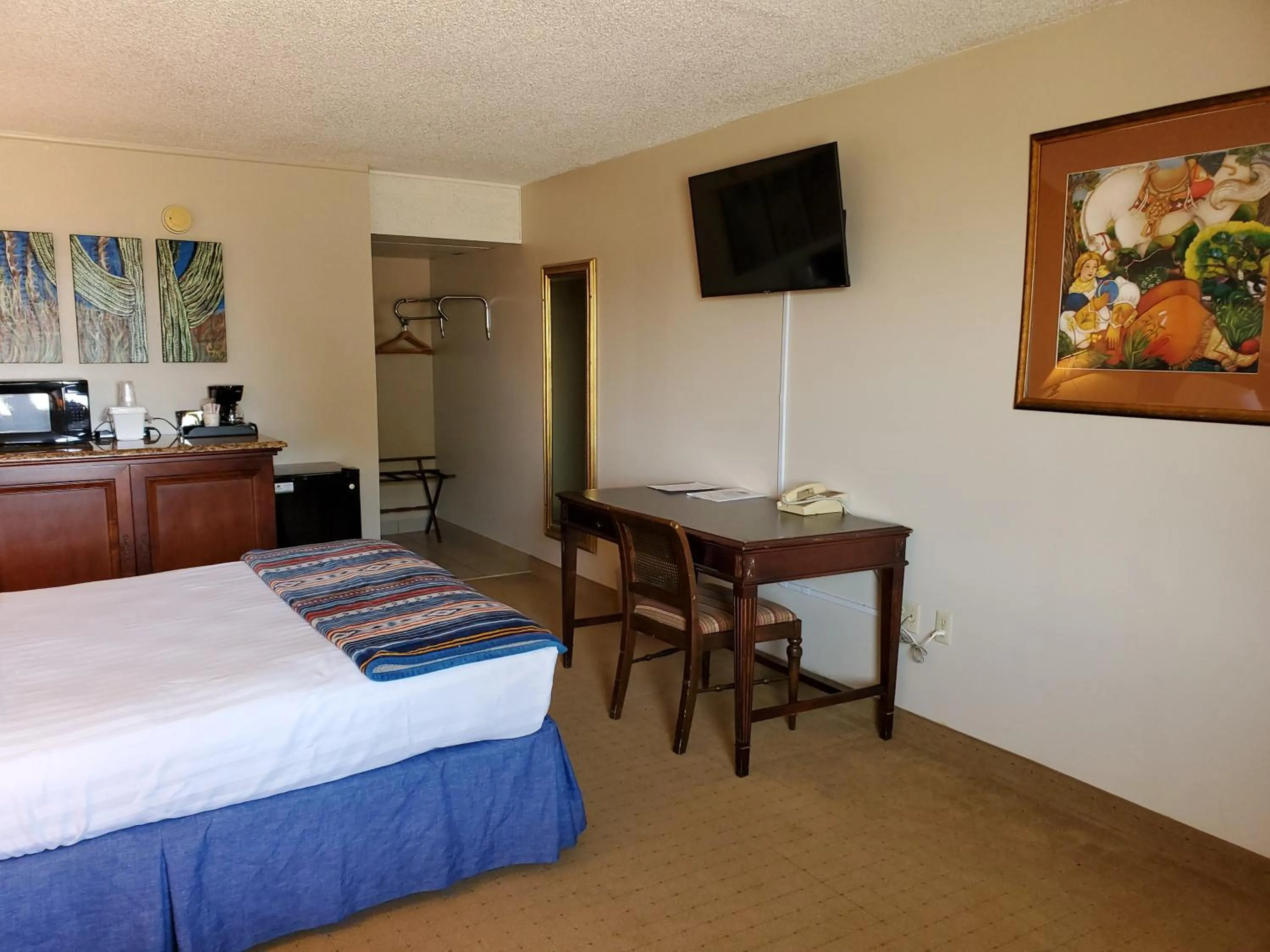 TV and multimedia, Bed in Kansas Country Inn