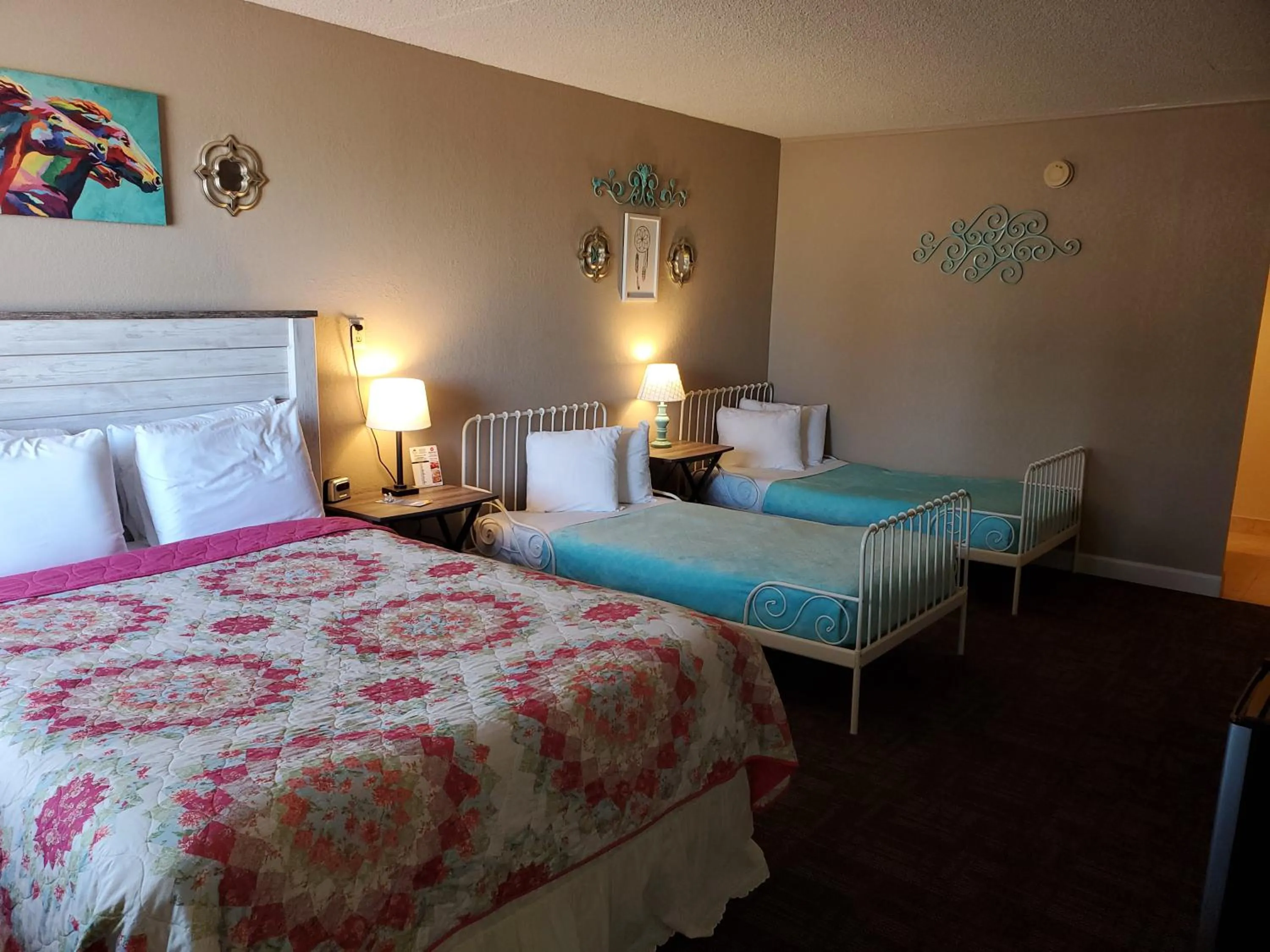 Bed in Kansas Country Inn