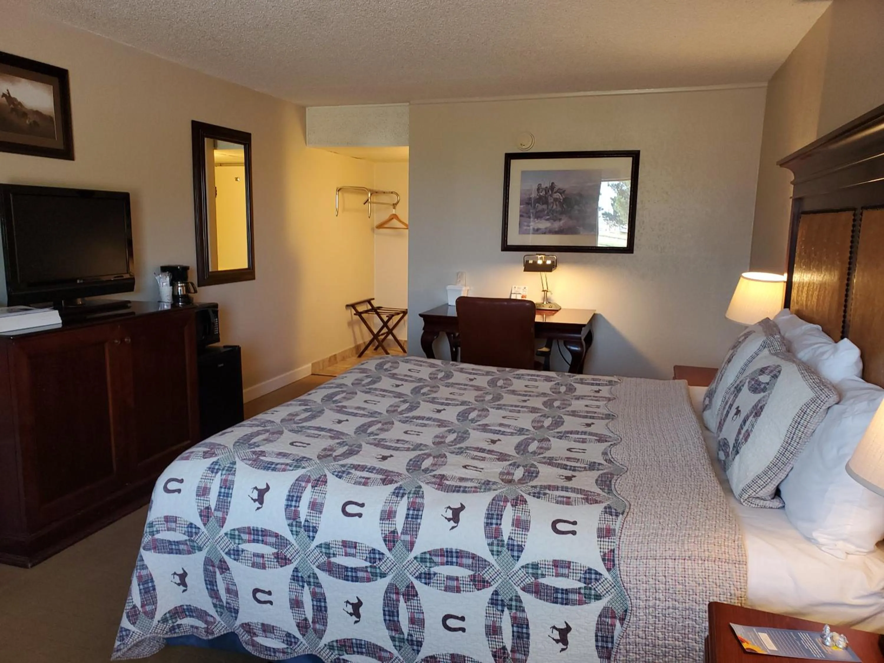 Bed in Kansas Country Inn