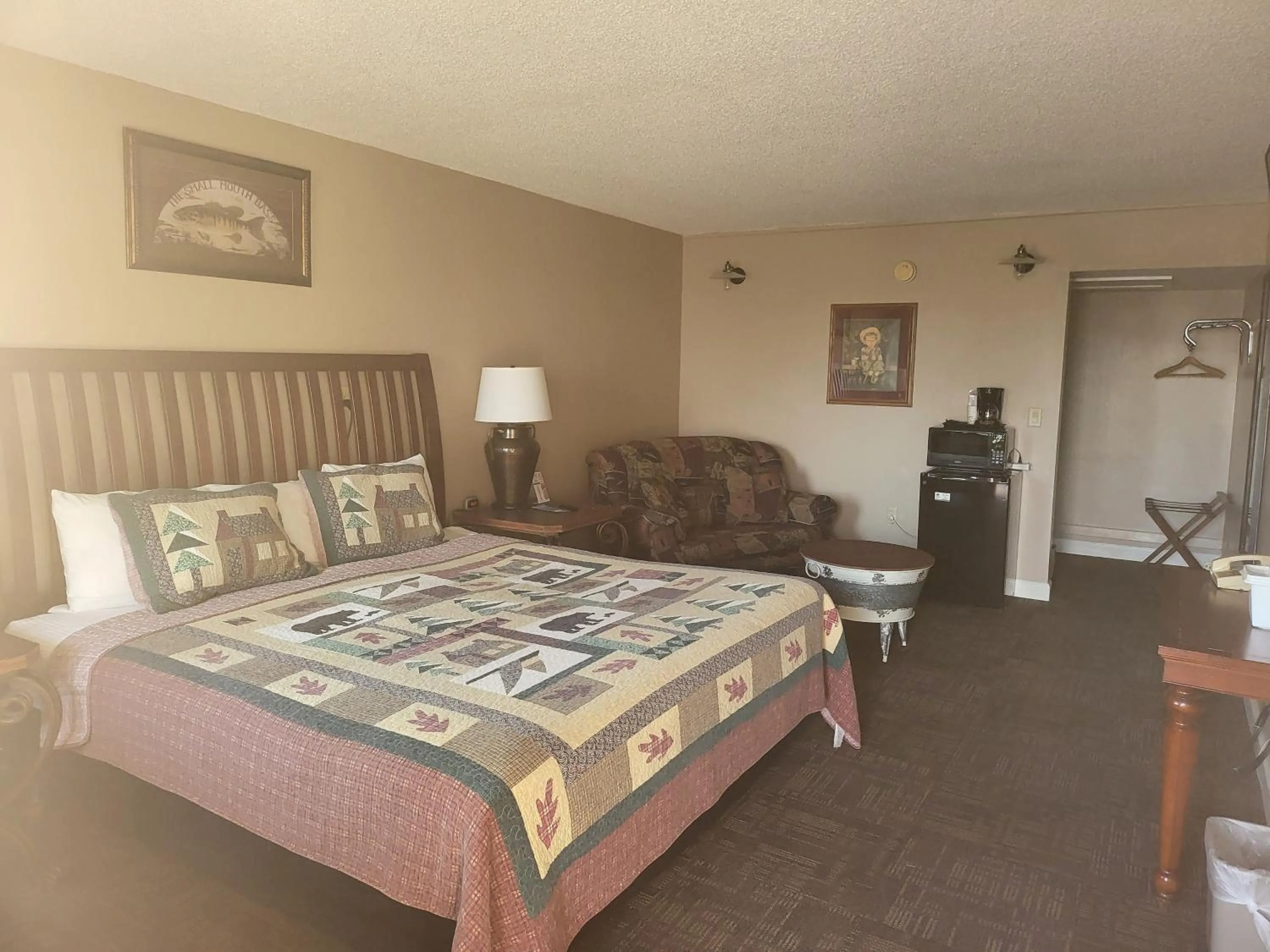 Bed in Kansas Country Inn