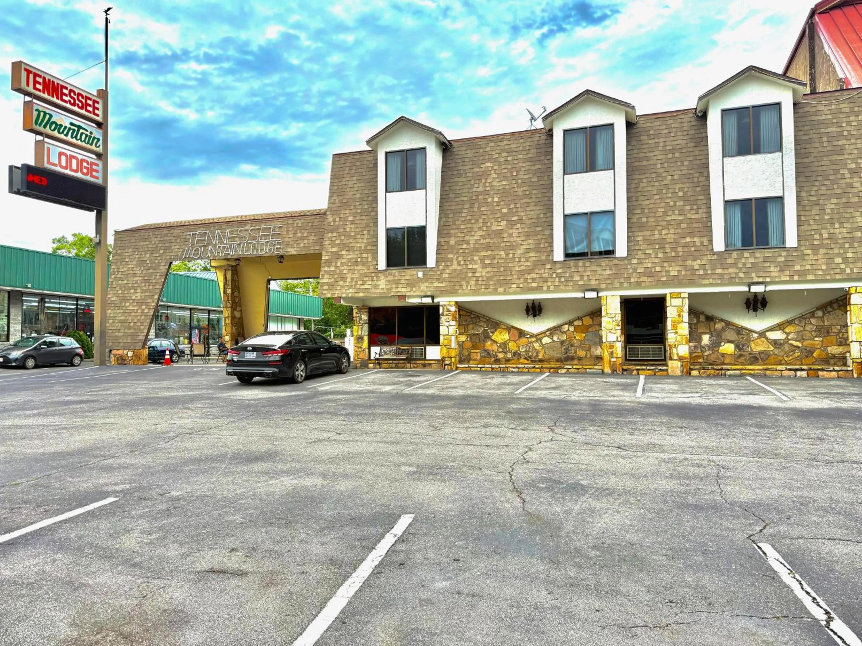 Property building in Tennessee Mountain Lodge