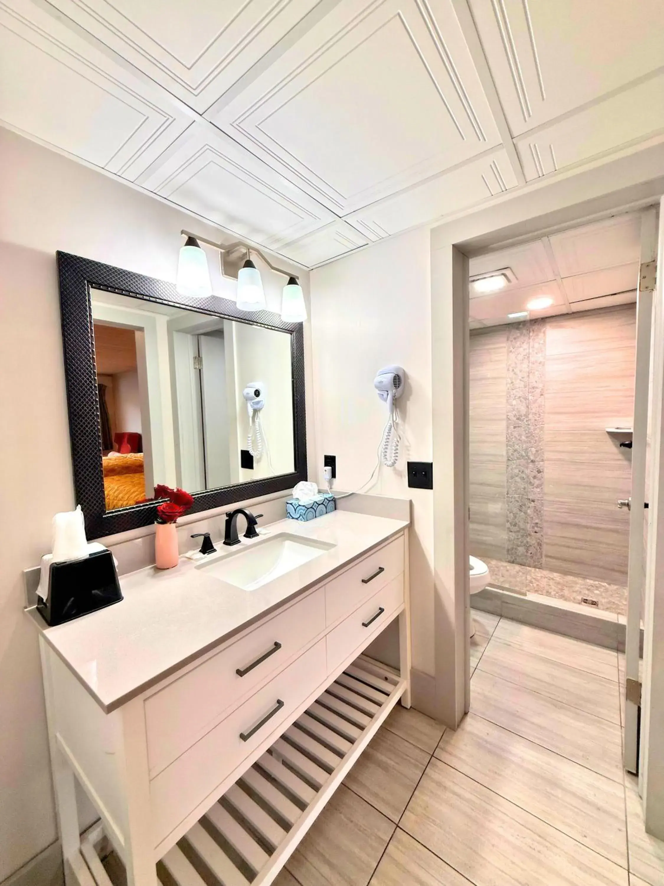 Shower in Tennessee Mountain Lodge Shower in Tennessee Mountain Lodge