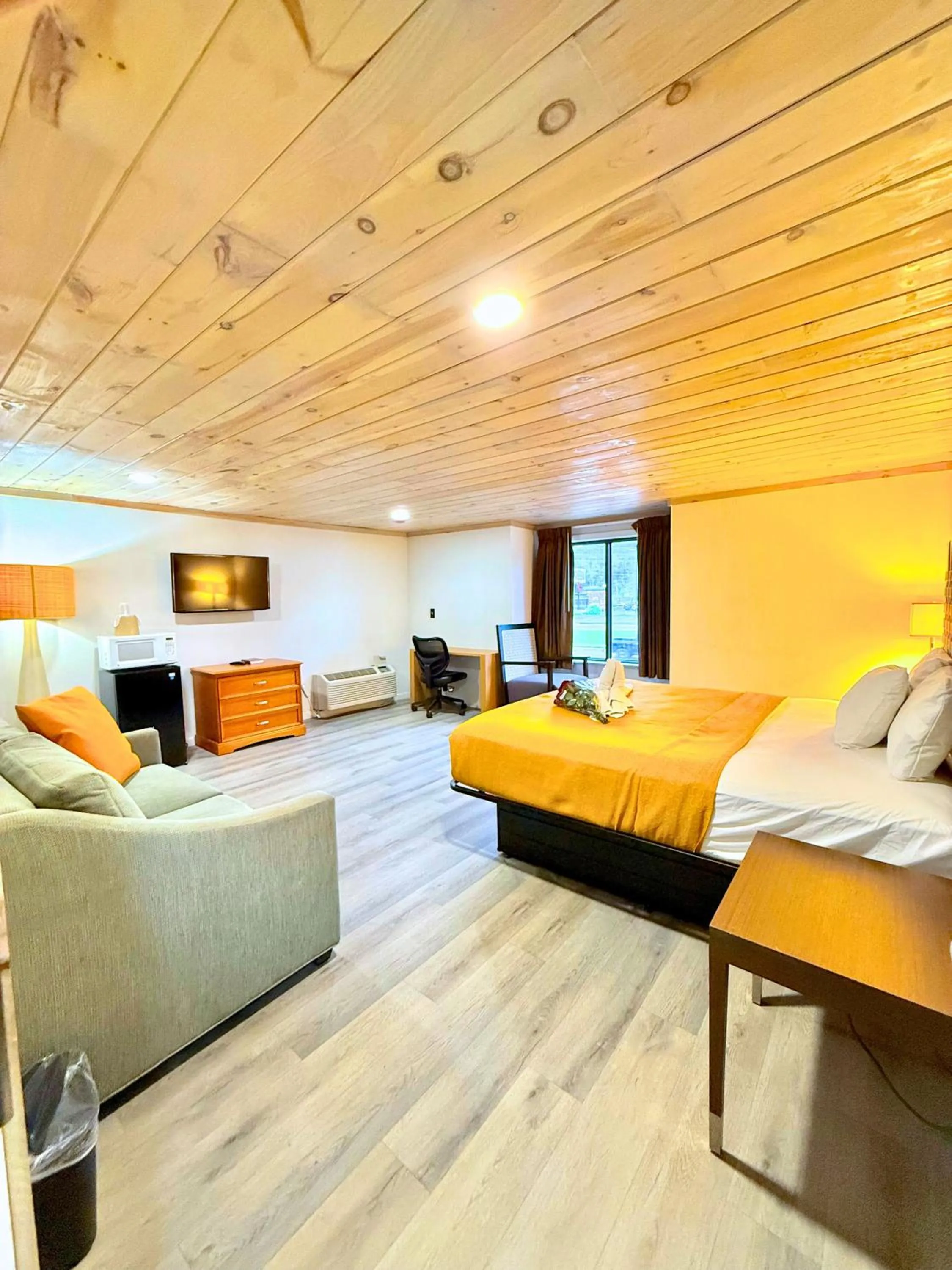 Seating area in Tennessee Mountain Lodge