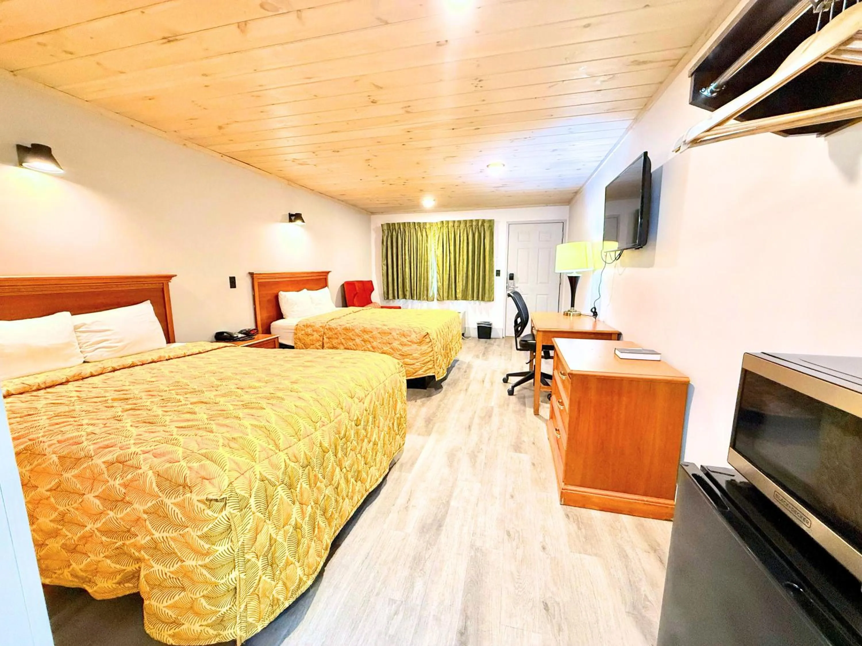 Photo of the whole room in Tennessee Mountain Lodge