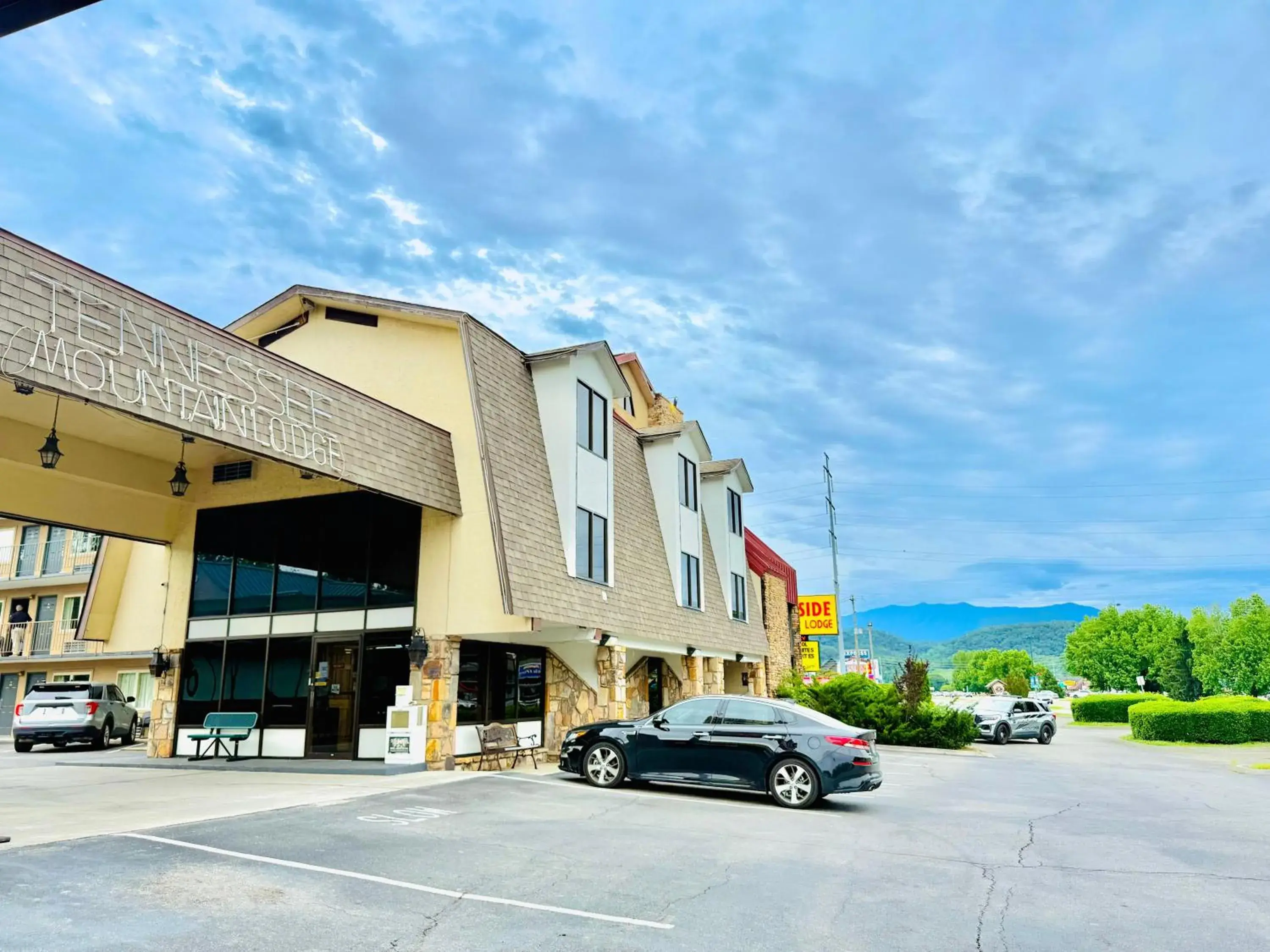 Property building in Tennessee Mountain Lodge Property building in Tennessee Mountain Lodge