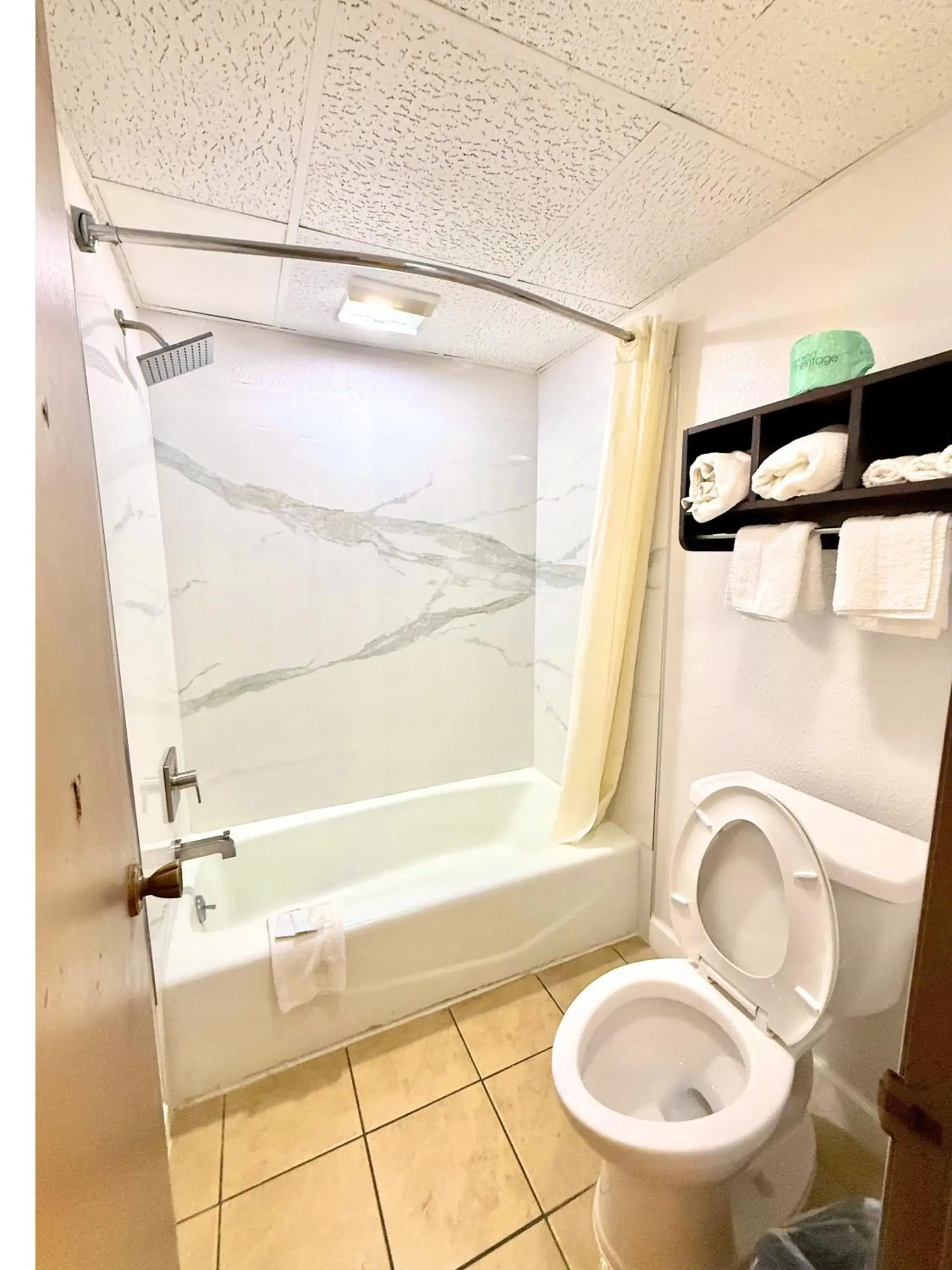 Standard Queen Room in Tennessee Mountain Lodge Standard Queen Room in Tennessee Mountain Lodge