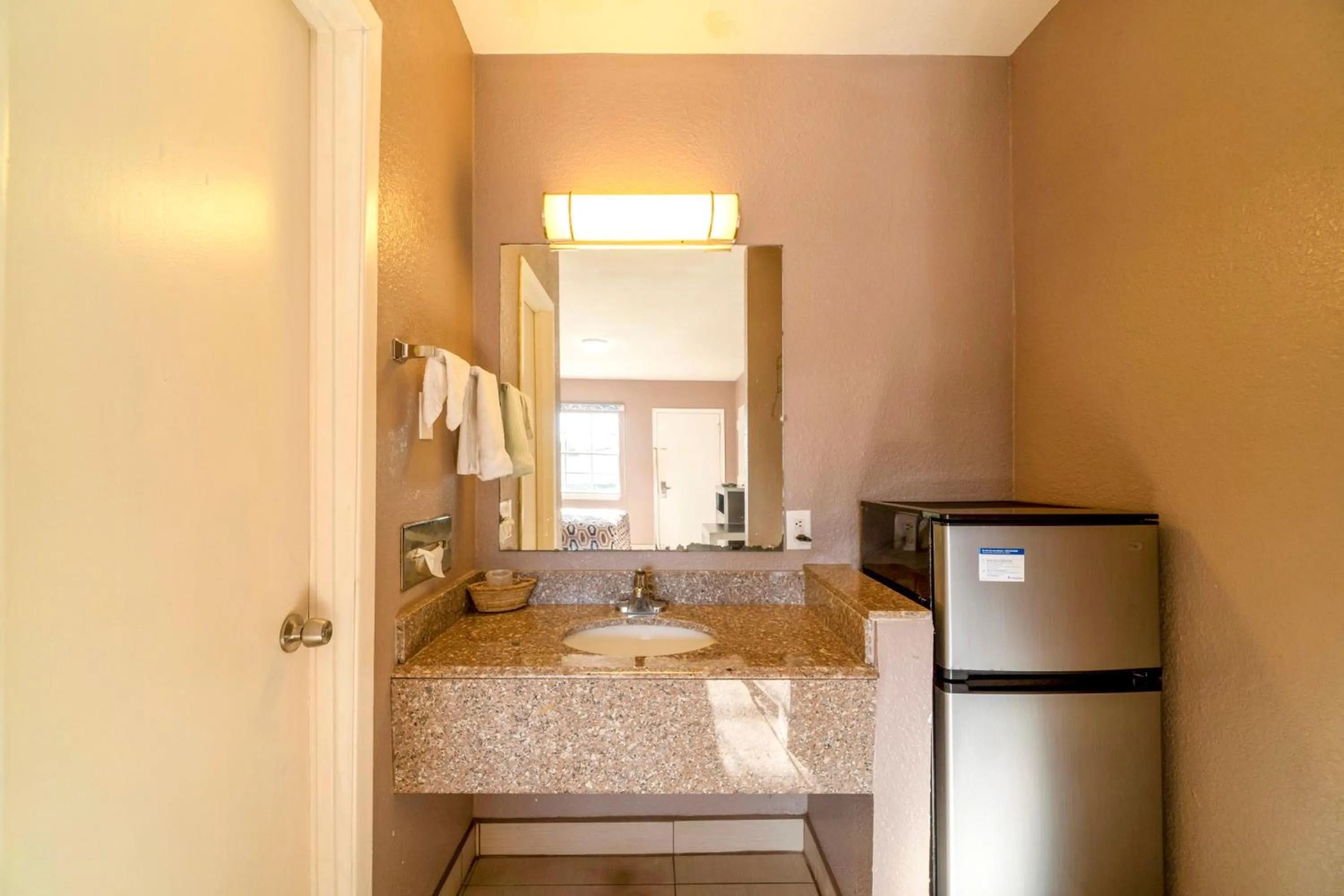 Bathroom in Woodfield Inn & Suites Hotel O, Yoakum TX 111