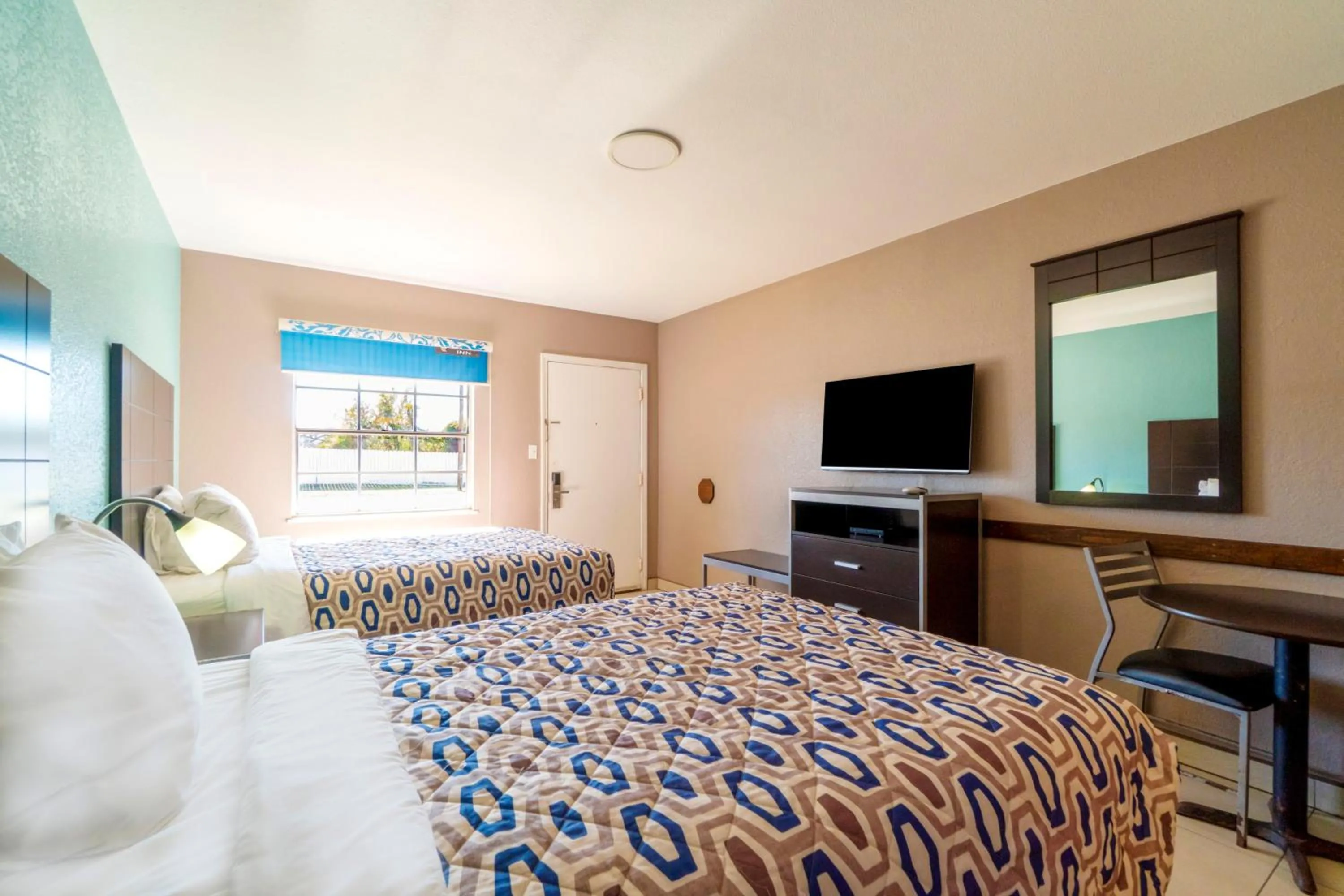 Bedroom, Bed in Woodfield Inn & Suites Hotel O, Yoakum TX 111