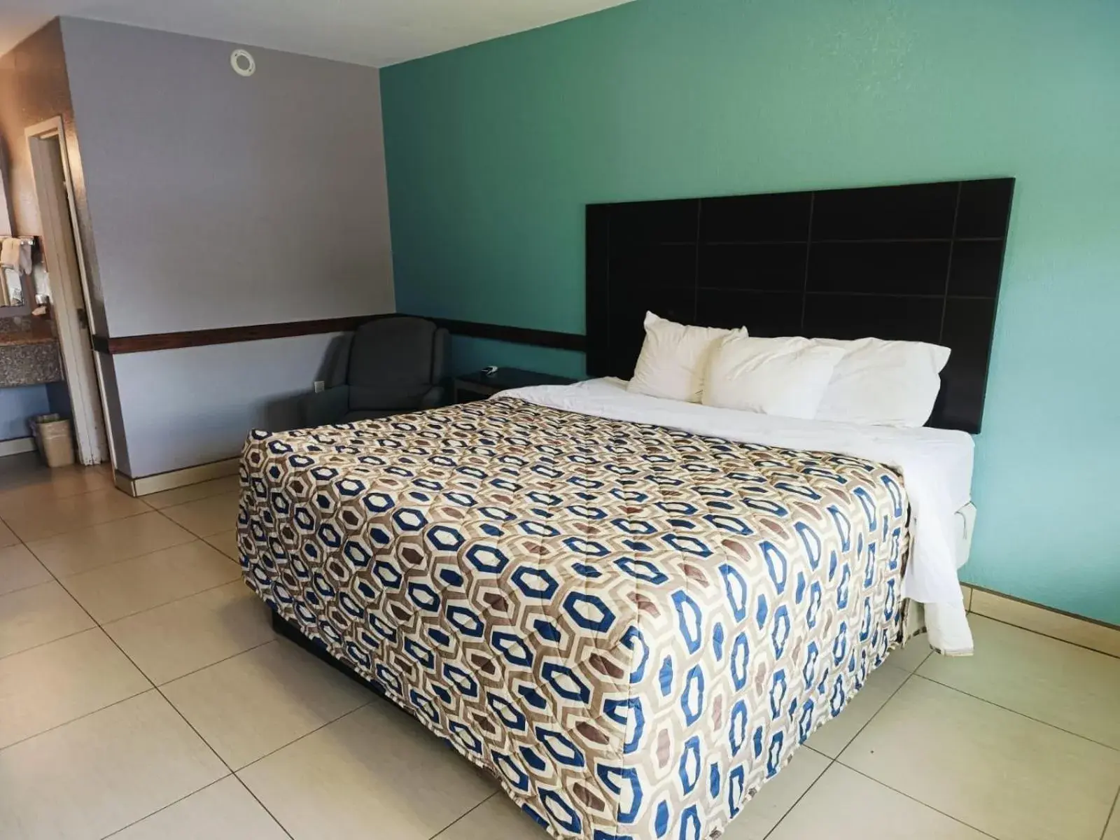 Bedroom, Bed in Woodfield Inn & Suites Hotel O, Yoakum TX 111 Bedroom, Bed in Woodfield Inn & Suites Hotel O, Yoakum TX 111