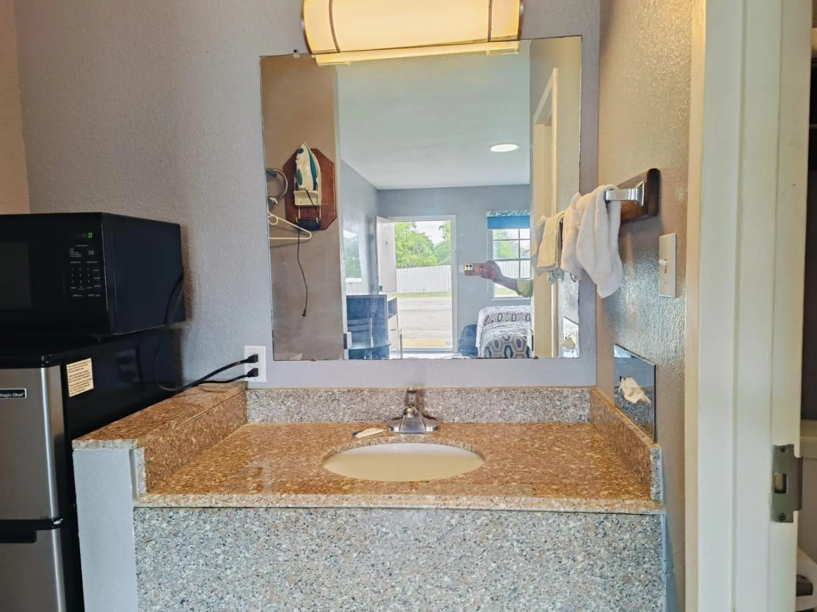 Bathroom in Woodfield Inn & Suites Hotel O, Yoakum TX 111