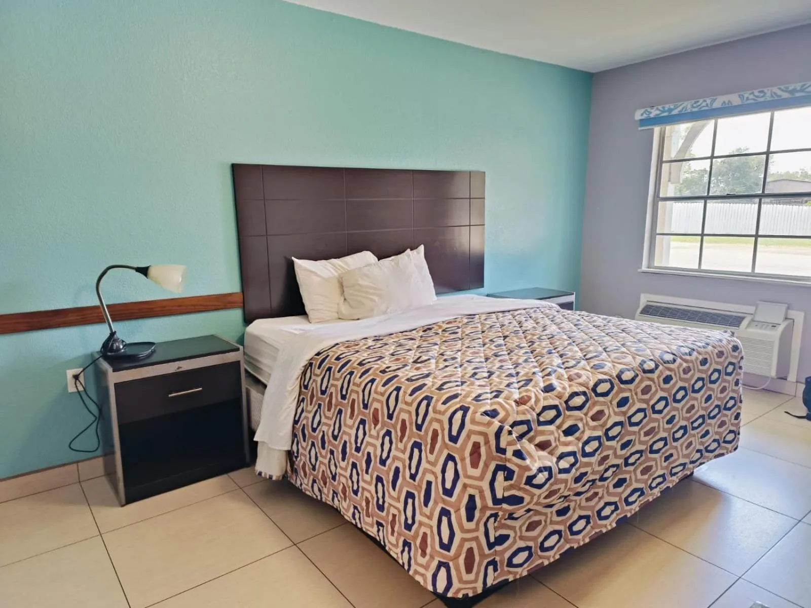 Bedroom, Bed in Woodfield Inn & Suites Hotel O, Yoakum TX 111