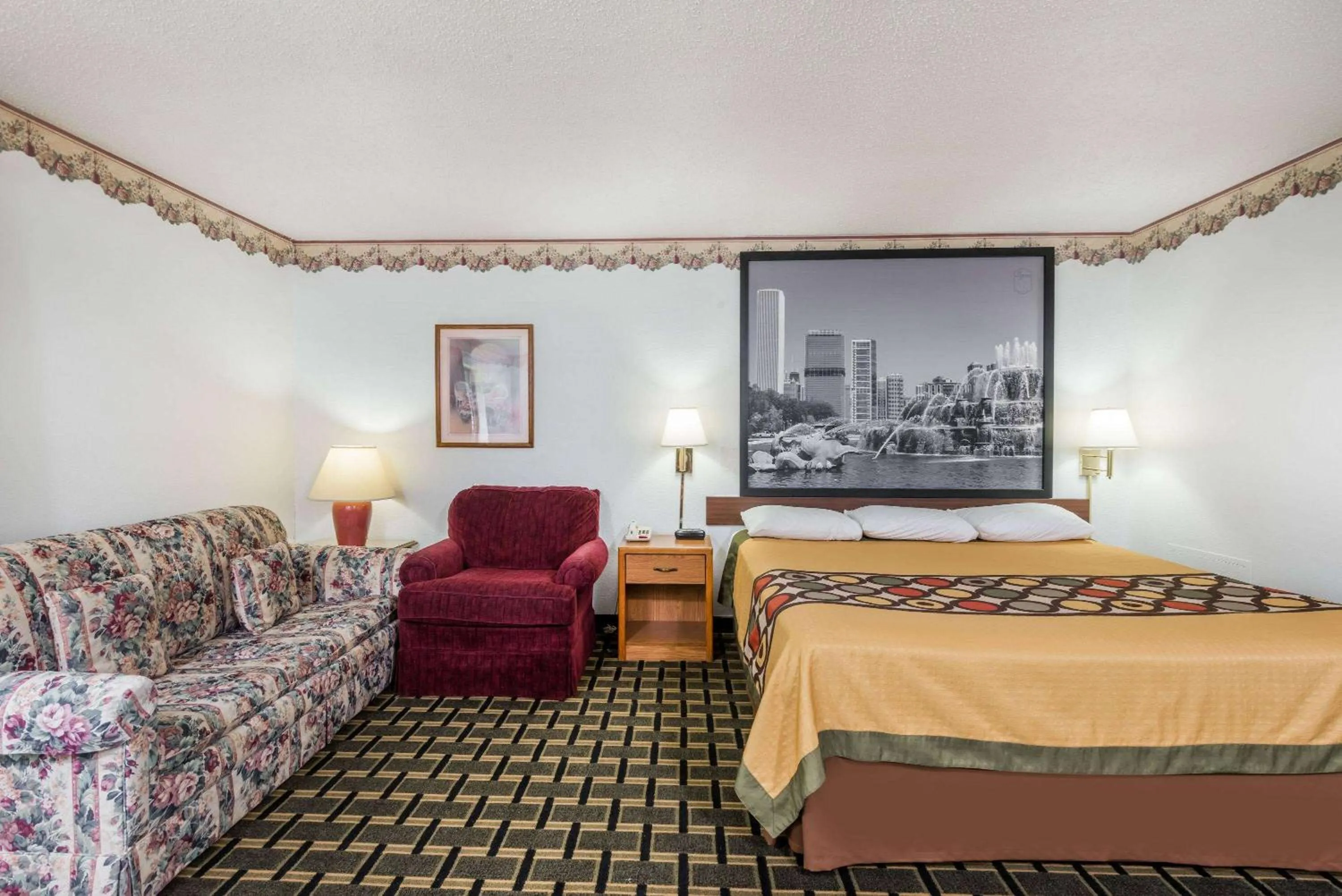 Photo of the whole room, Bed in Super 8 by Wyndham Coshocton Roscoe Village