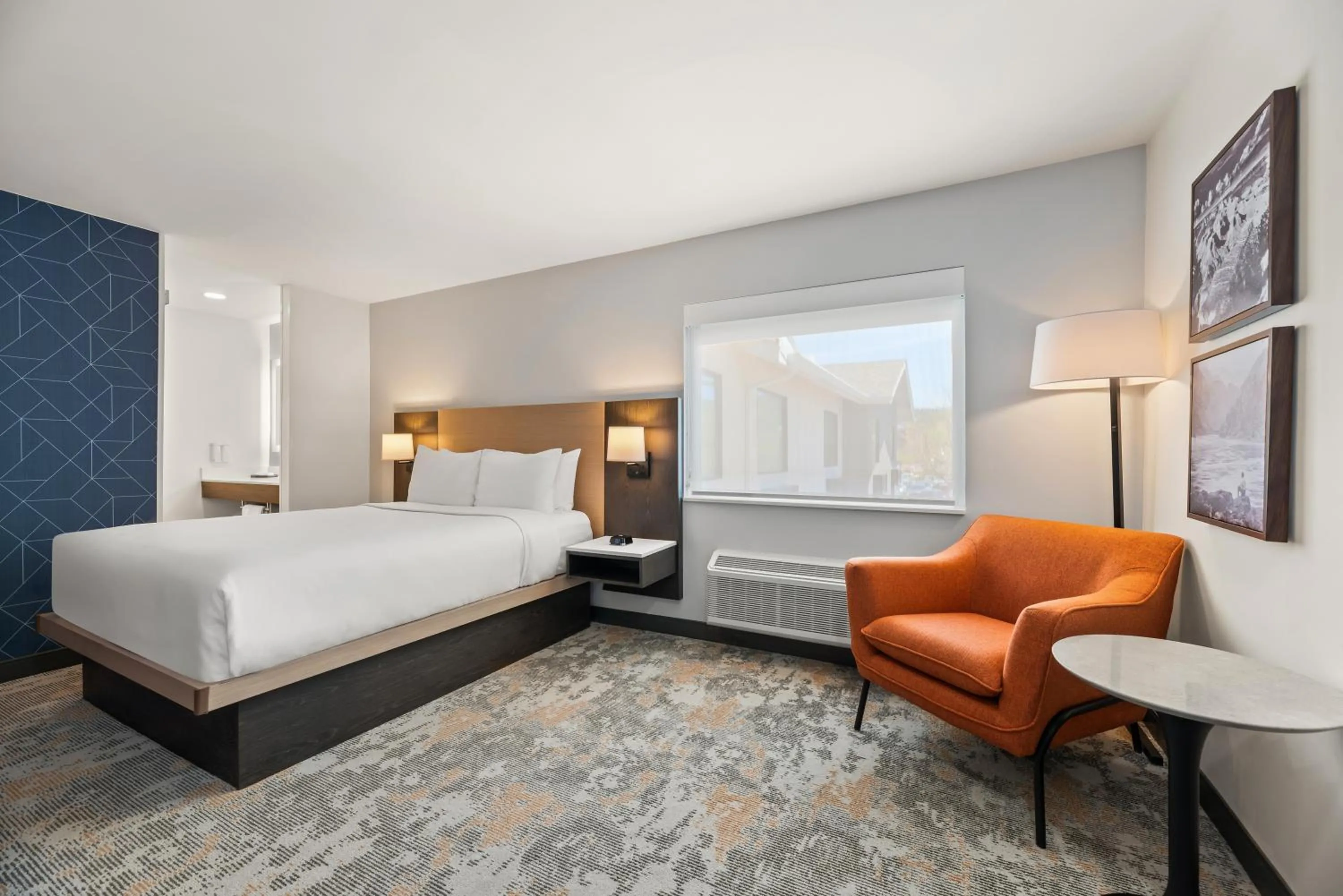 Bedroom, Bed in The Ellsworth Hotel, an Ascend Collection Hotel