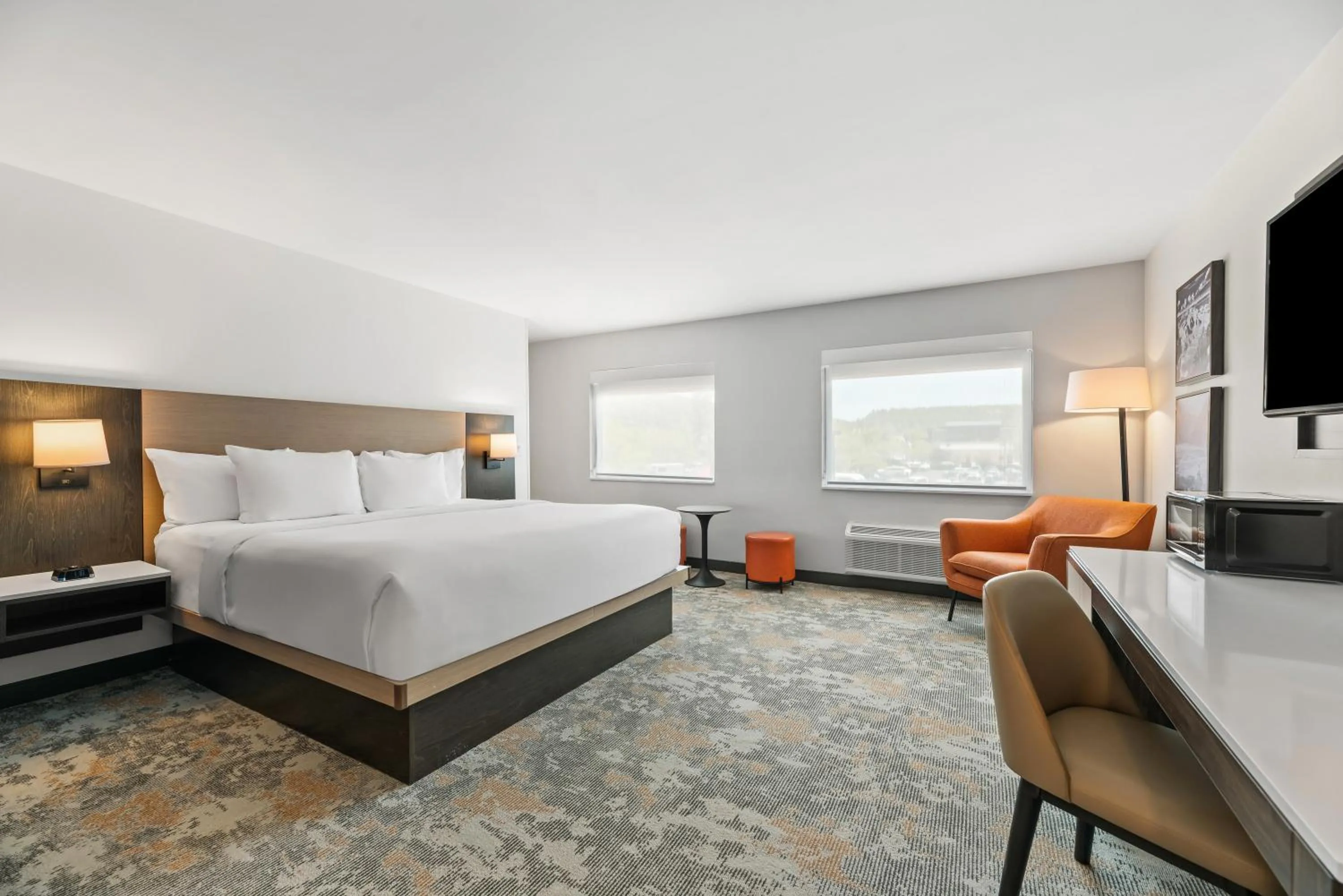 Bedroom, Bed in The Ellsworth Hotel, an Ascend Collection Hotel