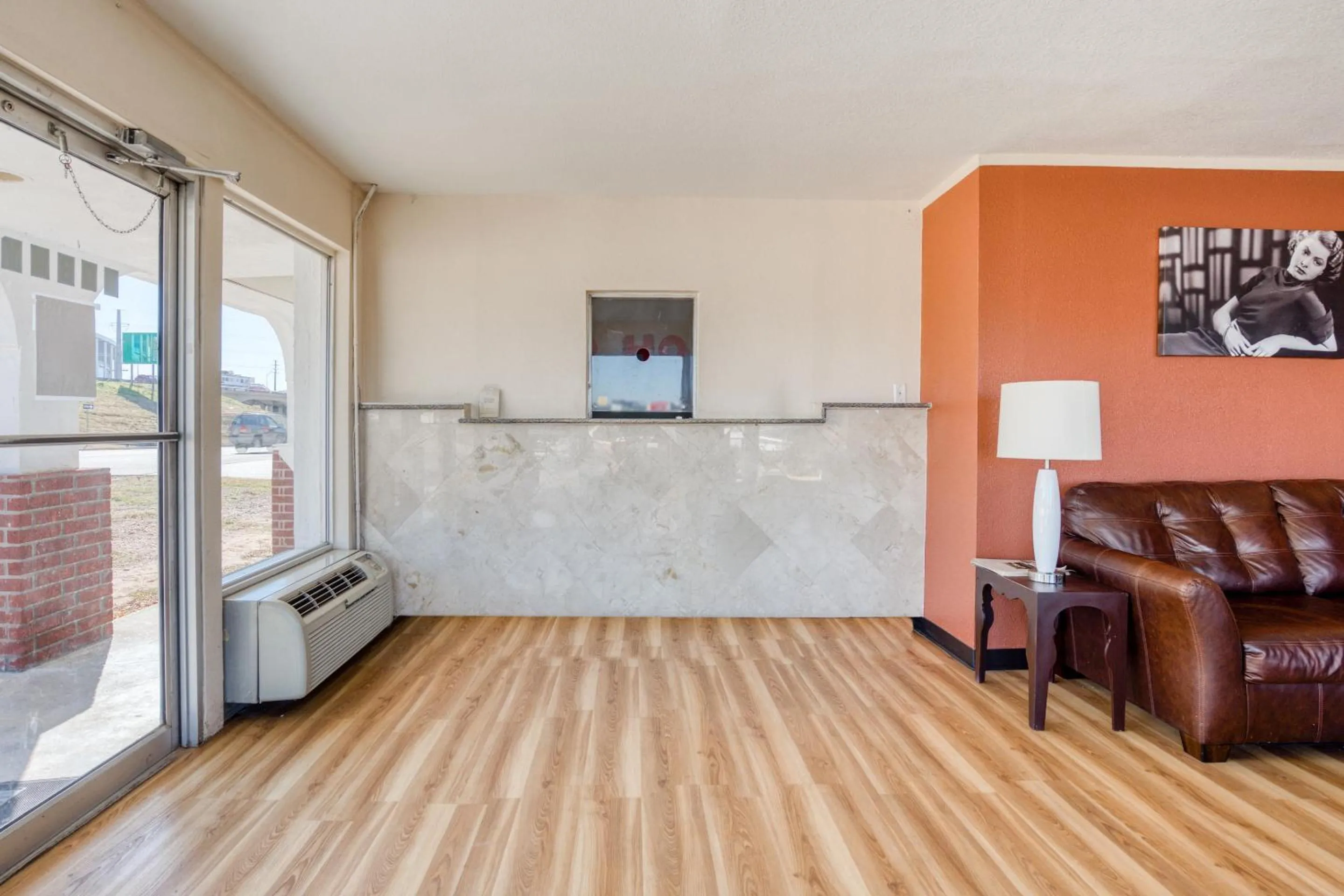 Lobby or reception in OYO Hotel Waco University Area I-35