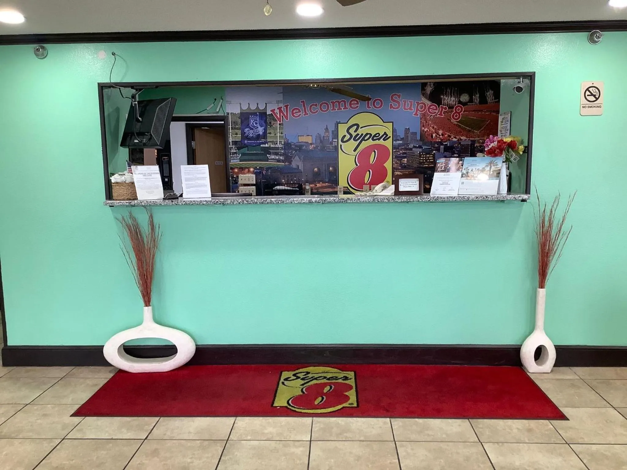 Lobby or reception in Super 8 by Wyndham Riverside/Kansas City