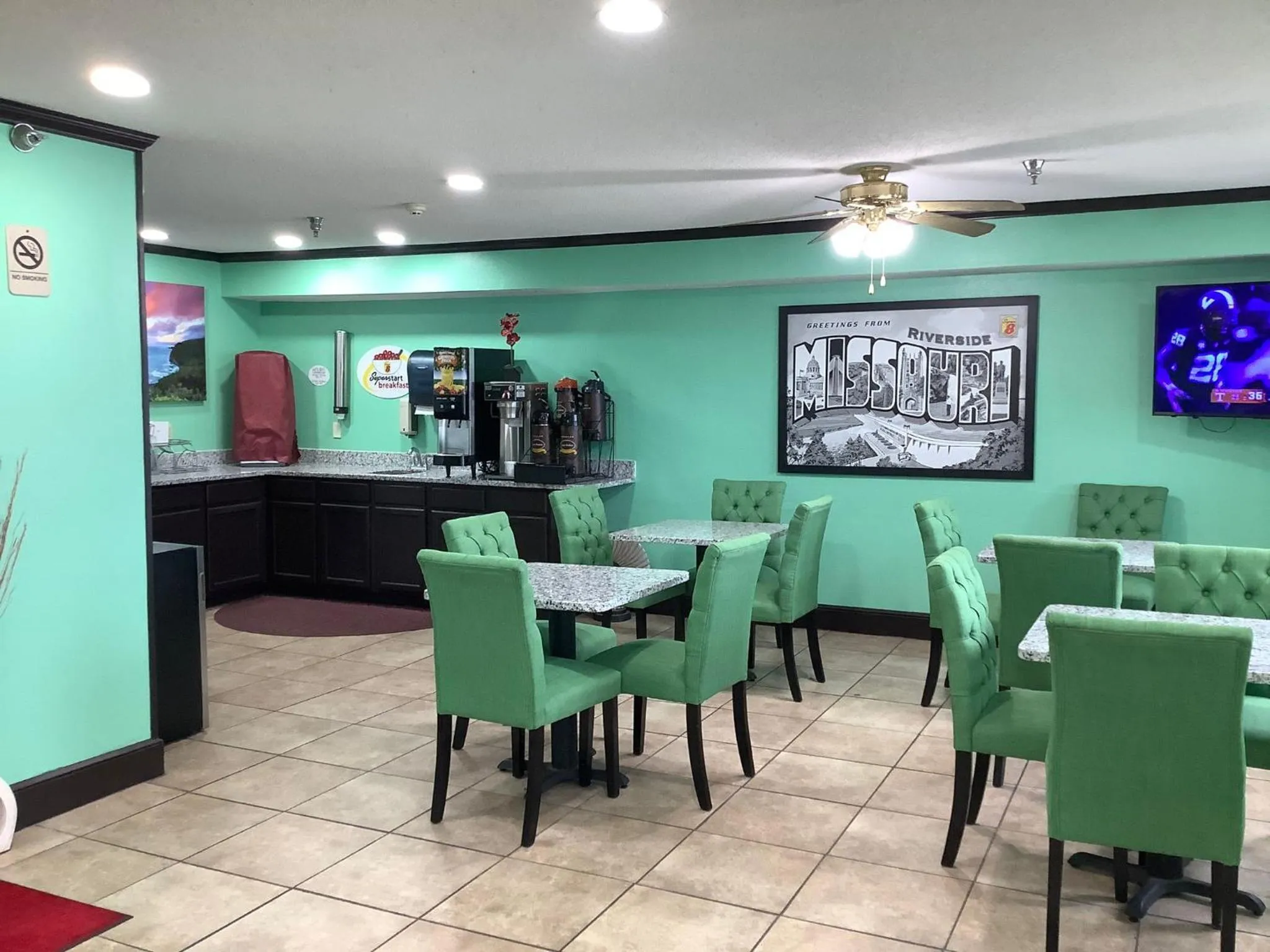 Breakfast in Super 8 by Wyndham Riverside/Kansas City