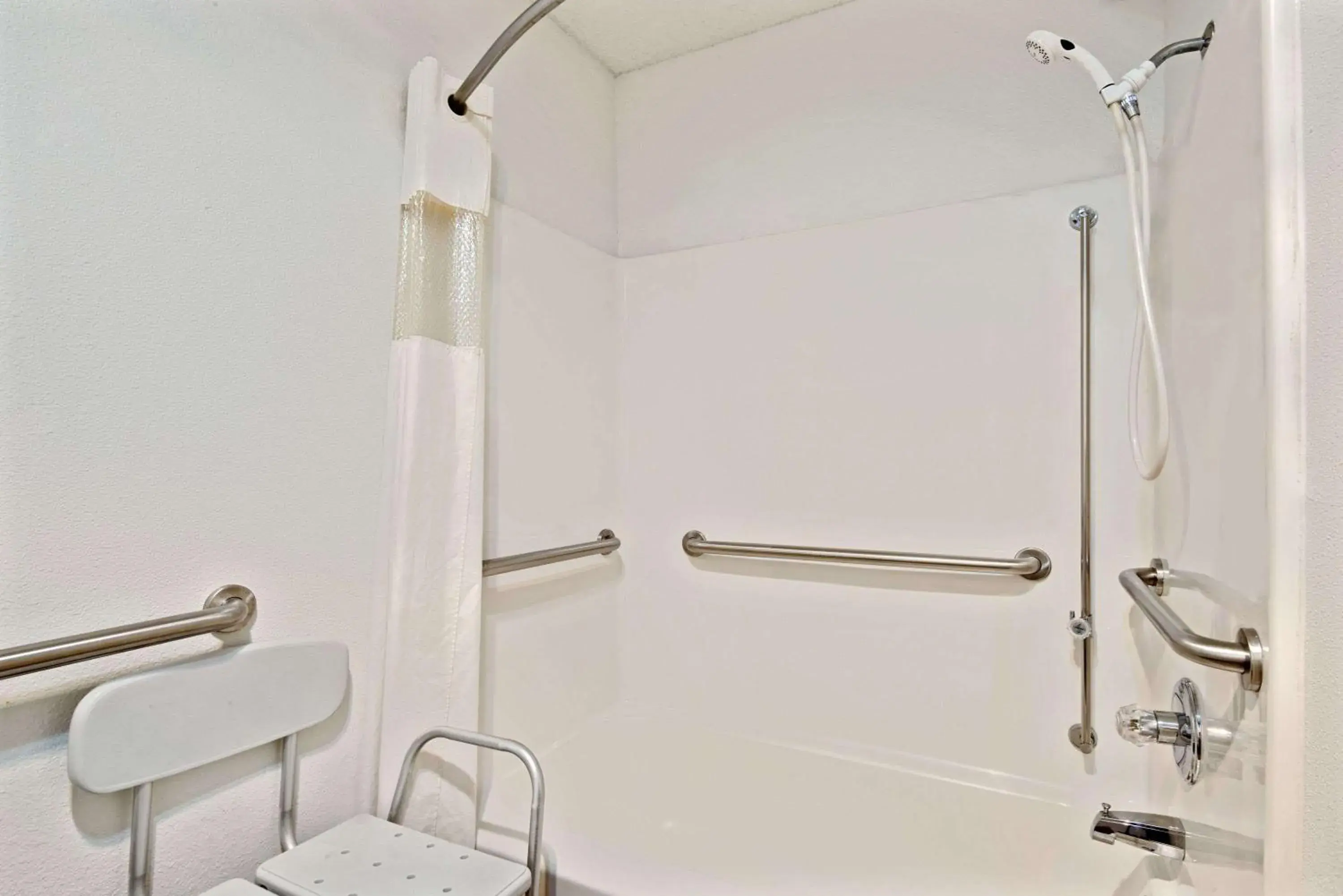 Photo of the whole room in Super 8 by Wyndham Riverside/Kansas City Photo of the whole room in Super 8 by Wyndham Riverside/Kansas City