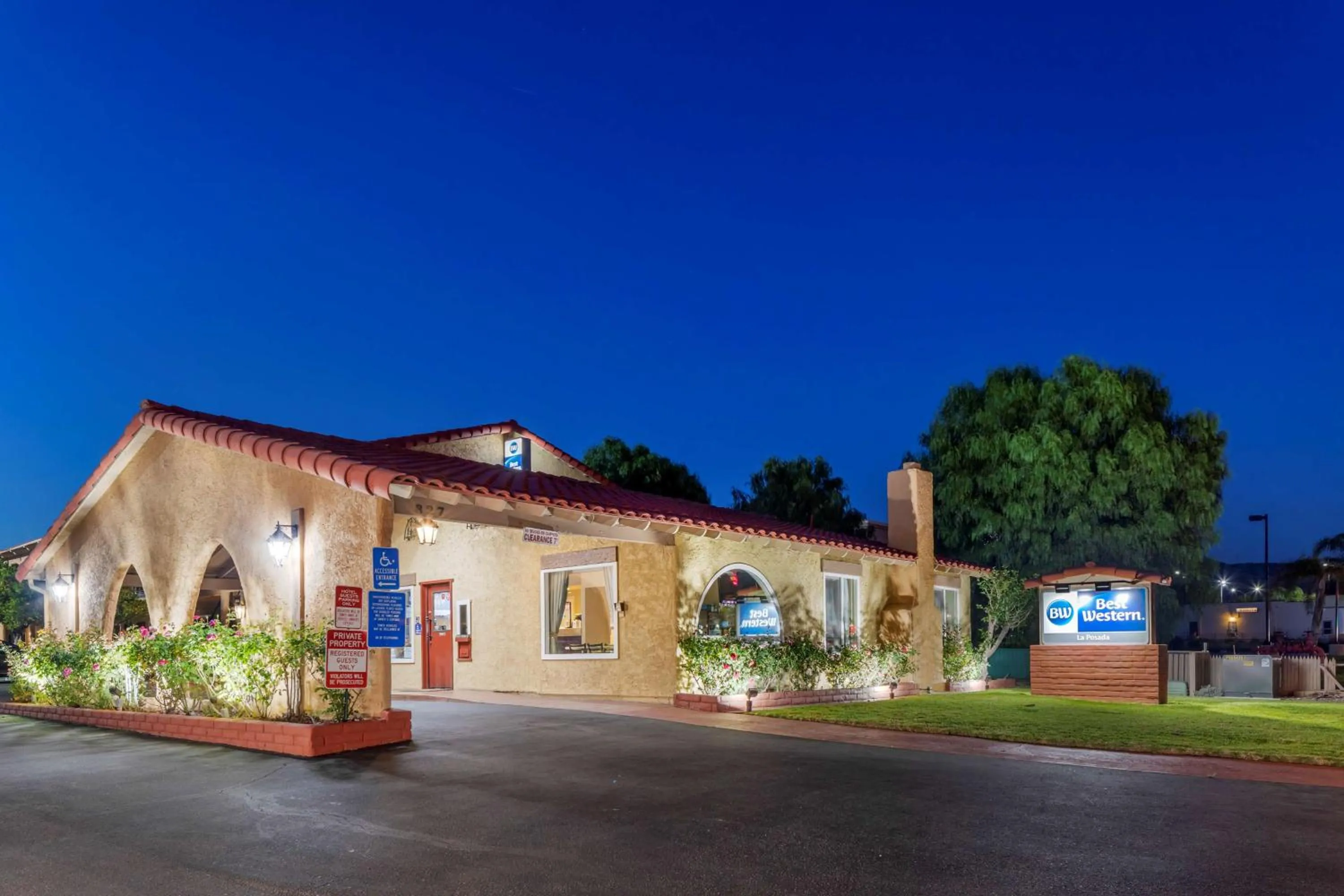 Property building in Best Western La Posada Motel