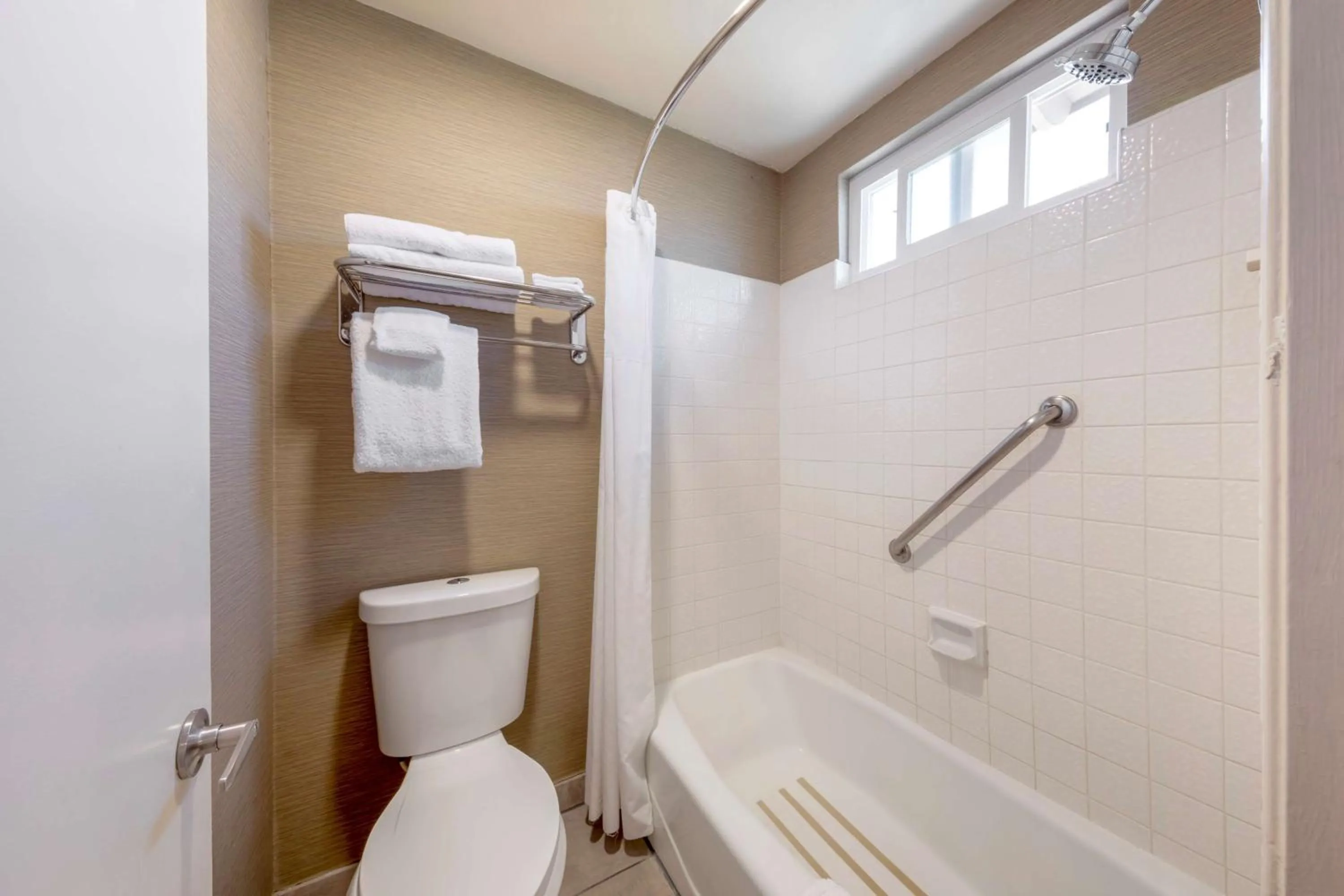 Bathroom in Best Western La Posada Motel