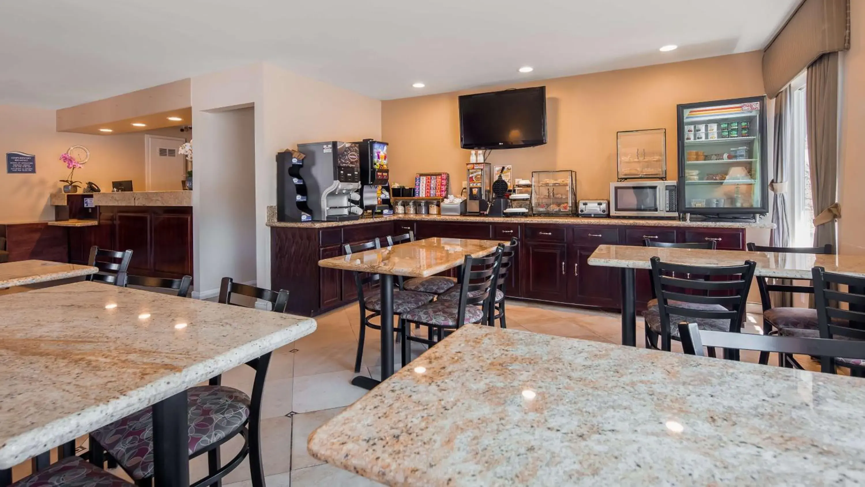 Breakfast in Best Western La Posada Motel Breakfast in Best Western La Posada Motel