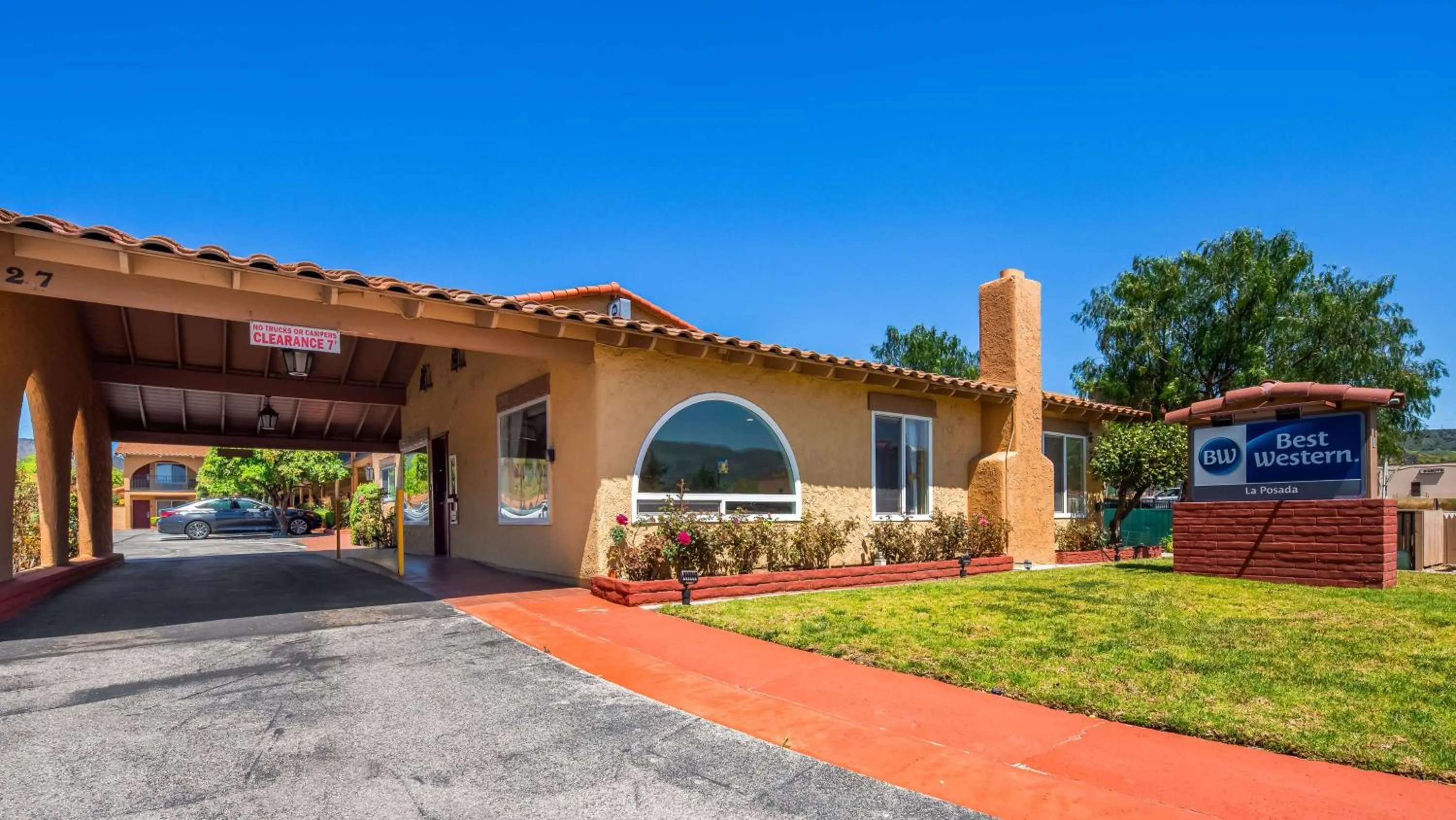 Property building in Best Western La Posada Motel