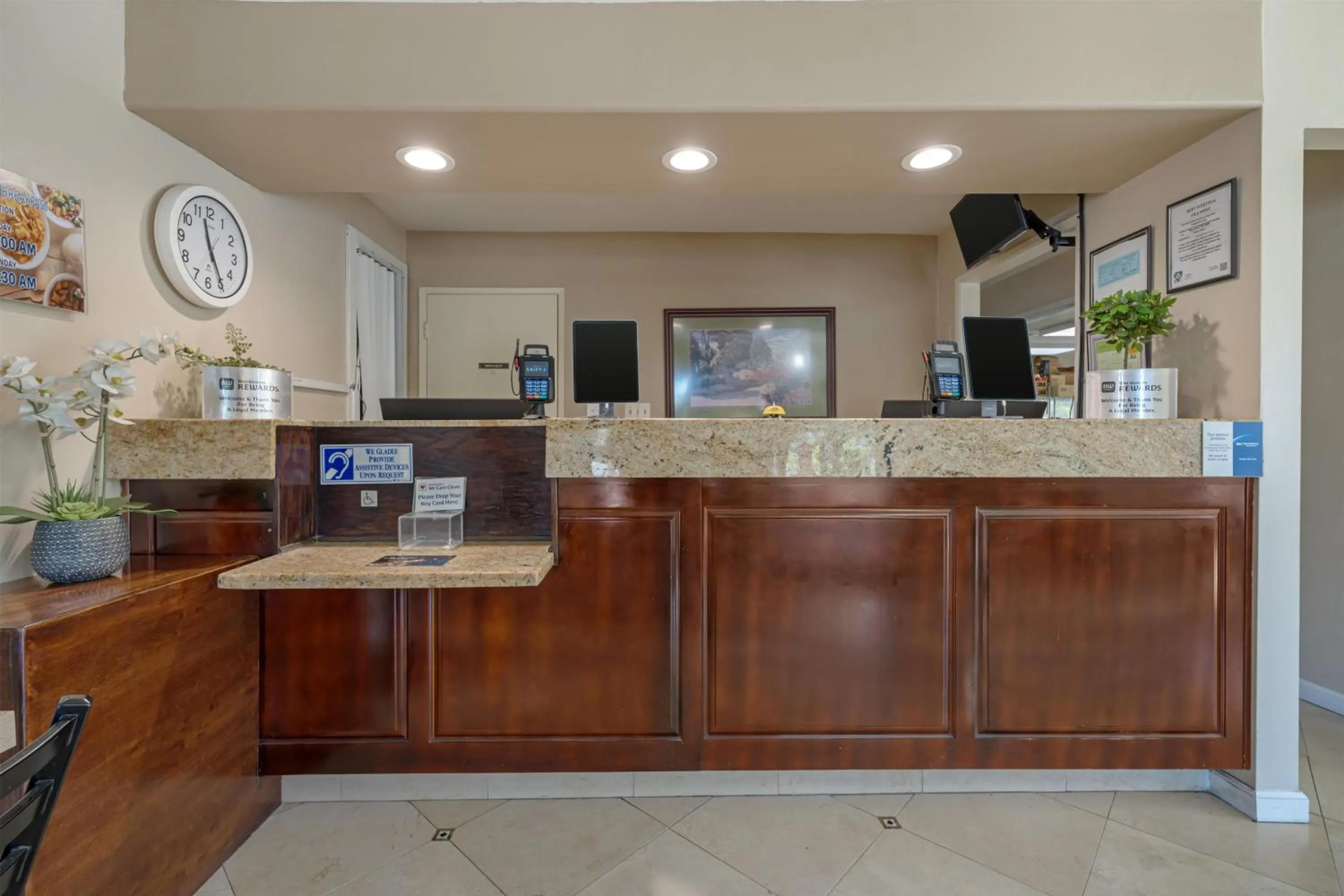 Lobby or reception in Best Western La Posada Motel