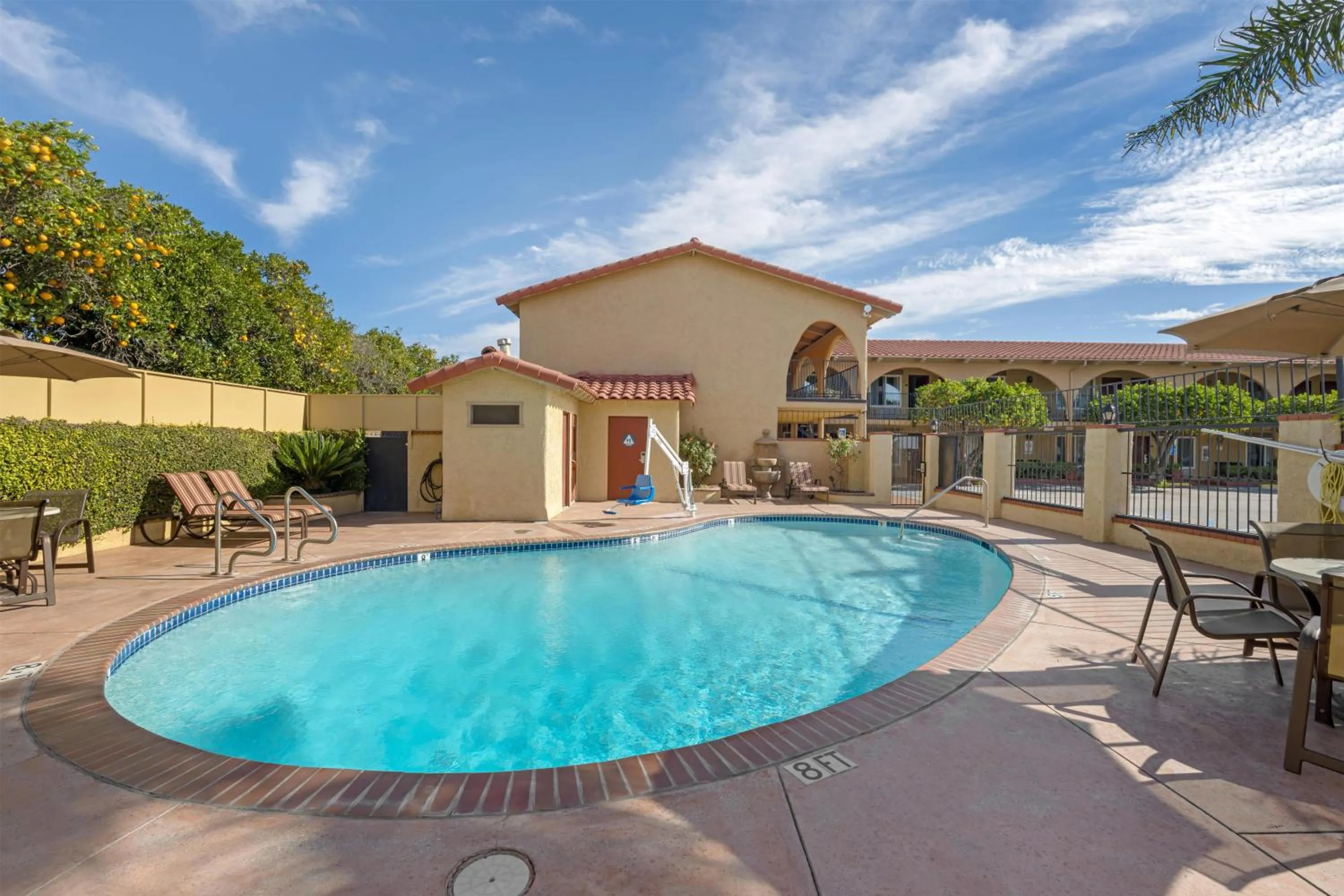 Pool view in Best Western La Posada Motel