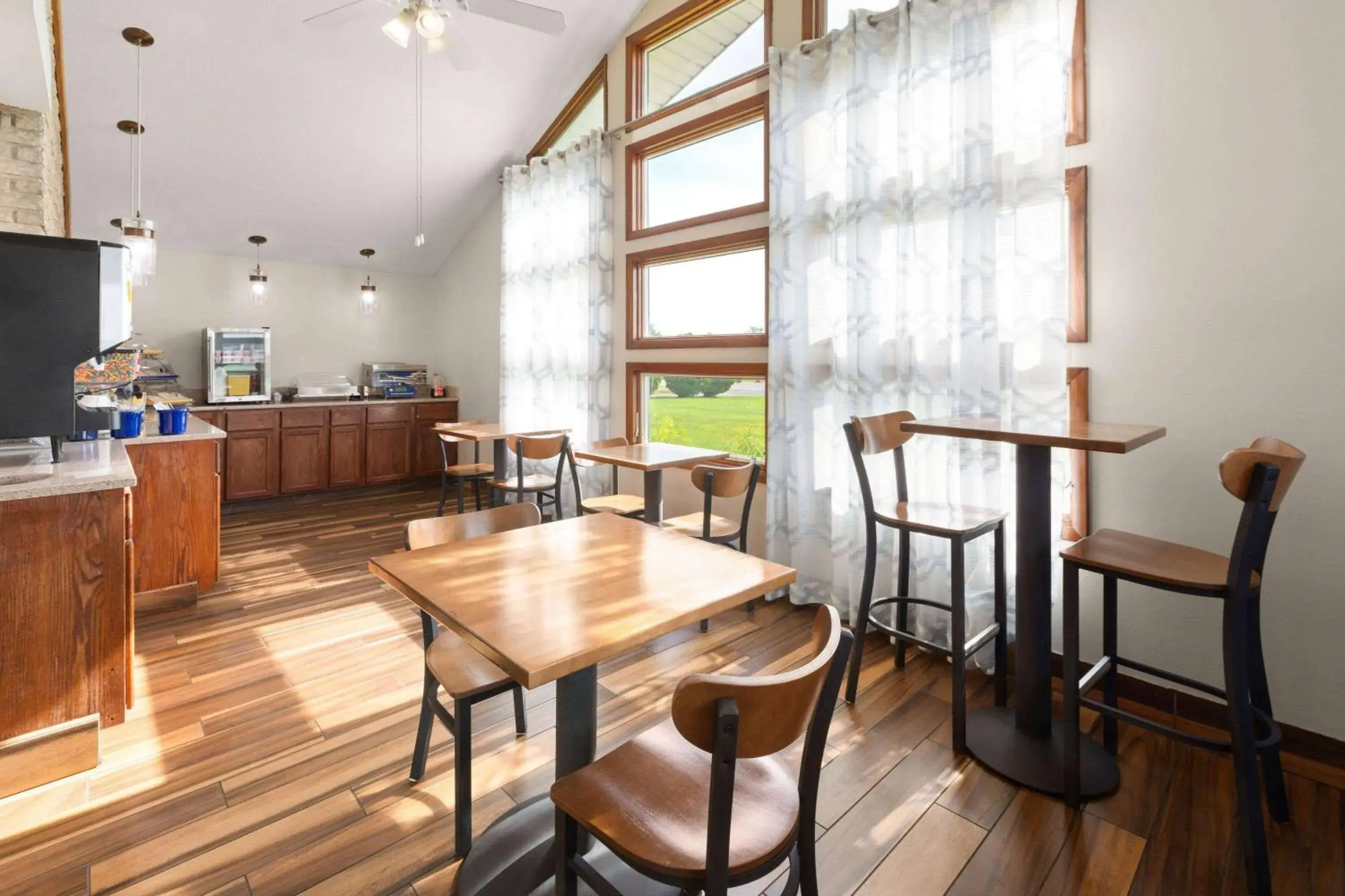 Property building in Days Inn by Wyndham Wauseon Property building in Days Inn by Wyndham Wauseon