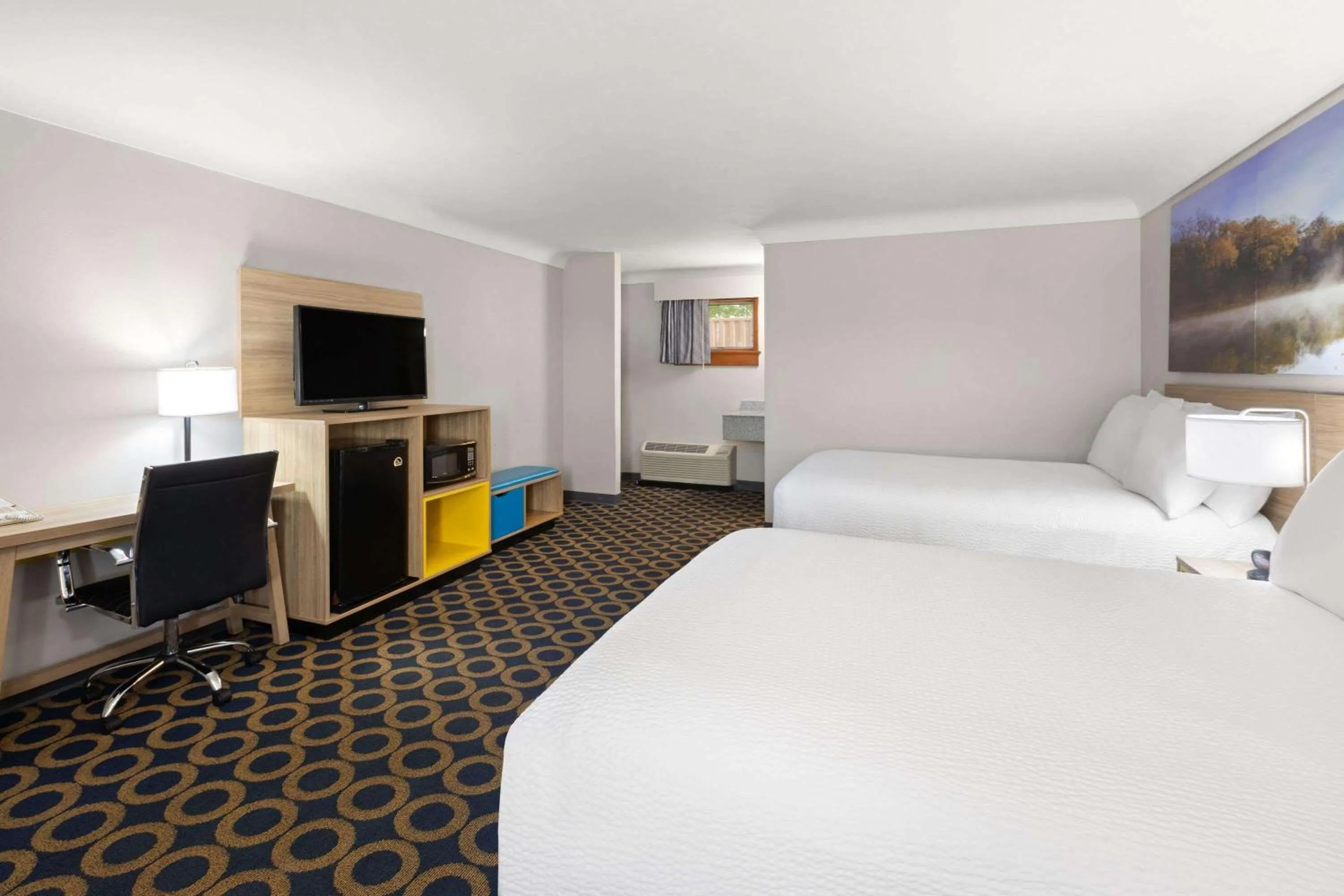 Photo of the whole room, Bed in Days Inn by Wyndham Wauseon
