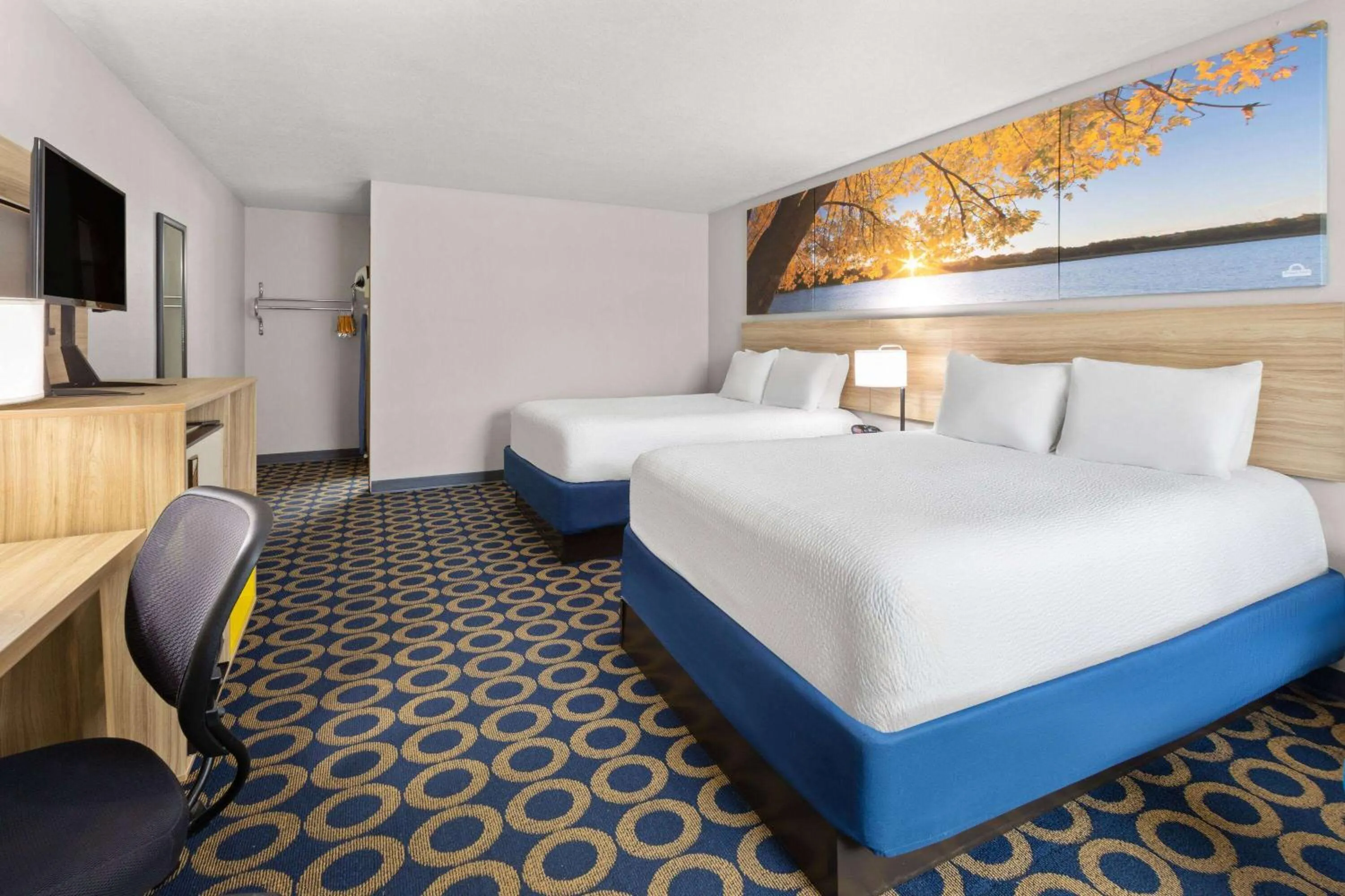 Photo of the whole room, Bed in Days Inn by Wyndham Wauseon